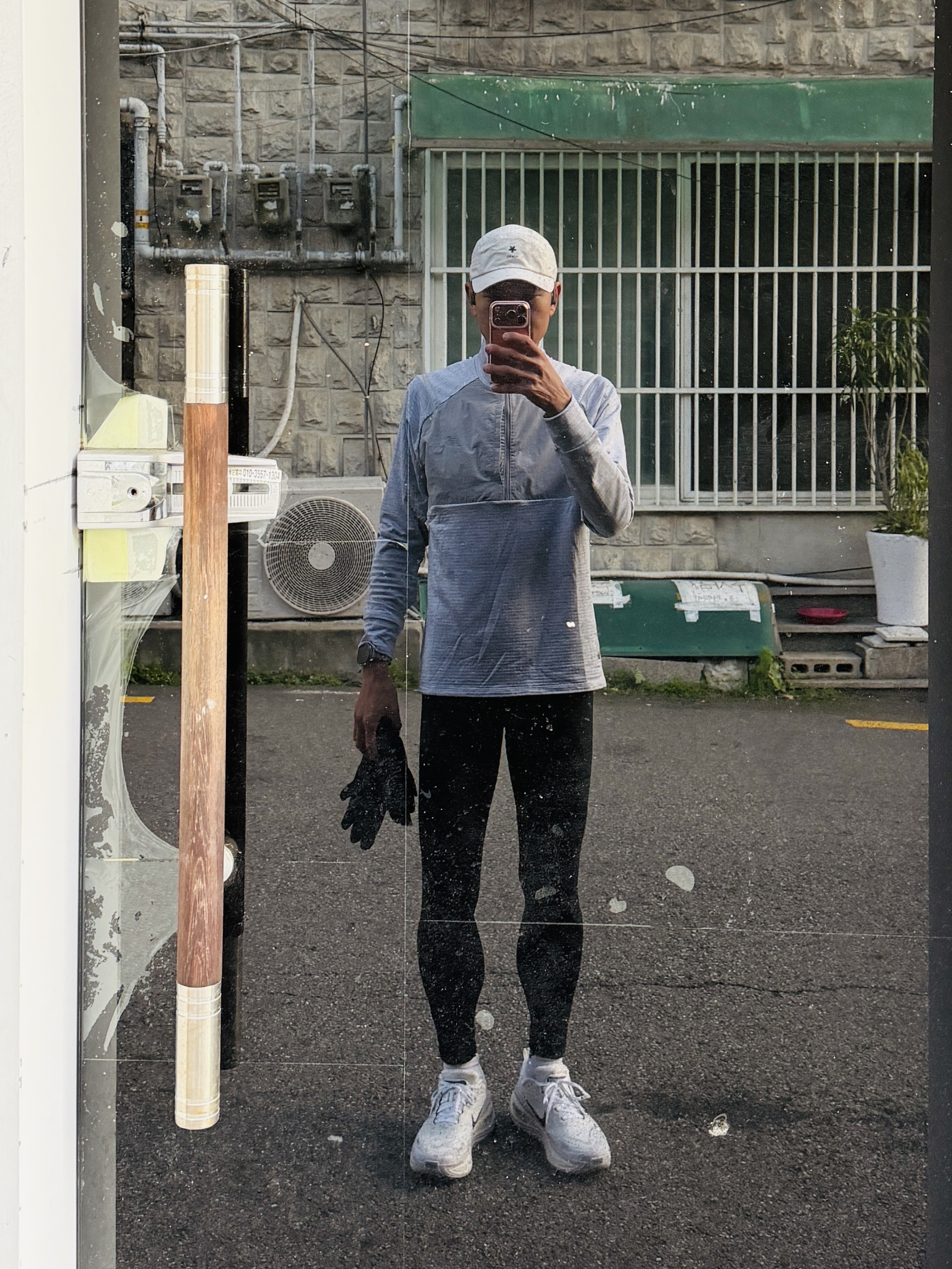 Nike Vomero Plus RUN Summit White Vast Grey, Ciele Athletics GOCap SC Comp WWM City Tokyo 착용 스타일 - 1