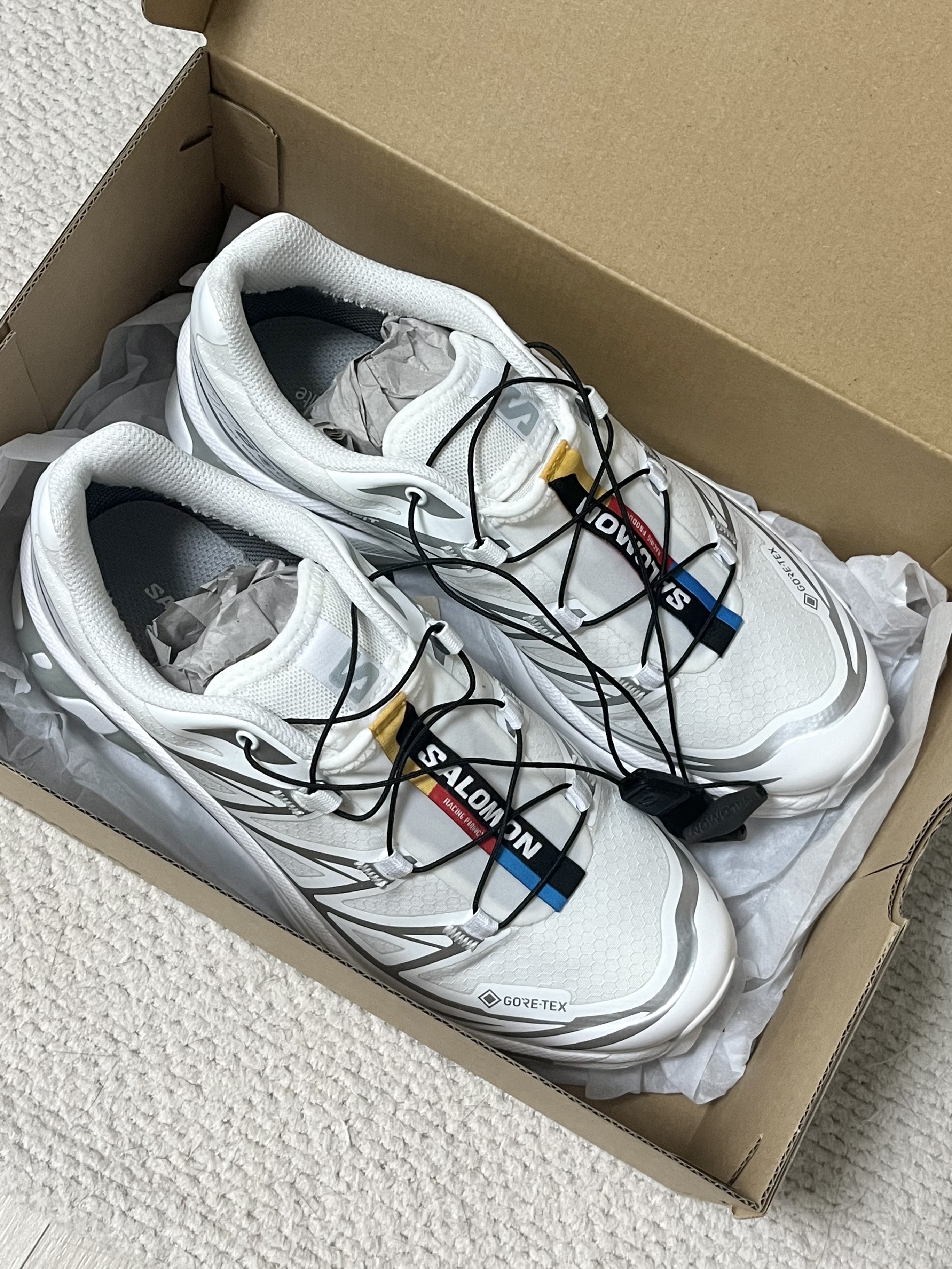Salomon XT-6 Gore-Tex White Silver, Salomon XT-6 GTX Black Silver 착용 스타일 - 2