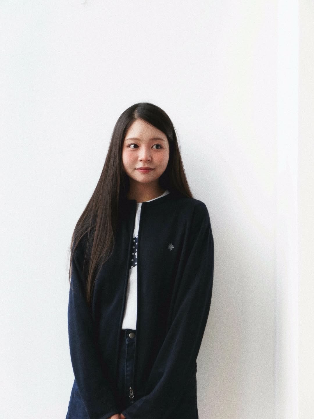SLOW RECORD HOUSE Round Zip-Up Cardigan Navy 착용 스타일 - 1