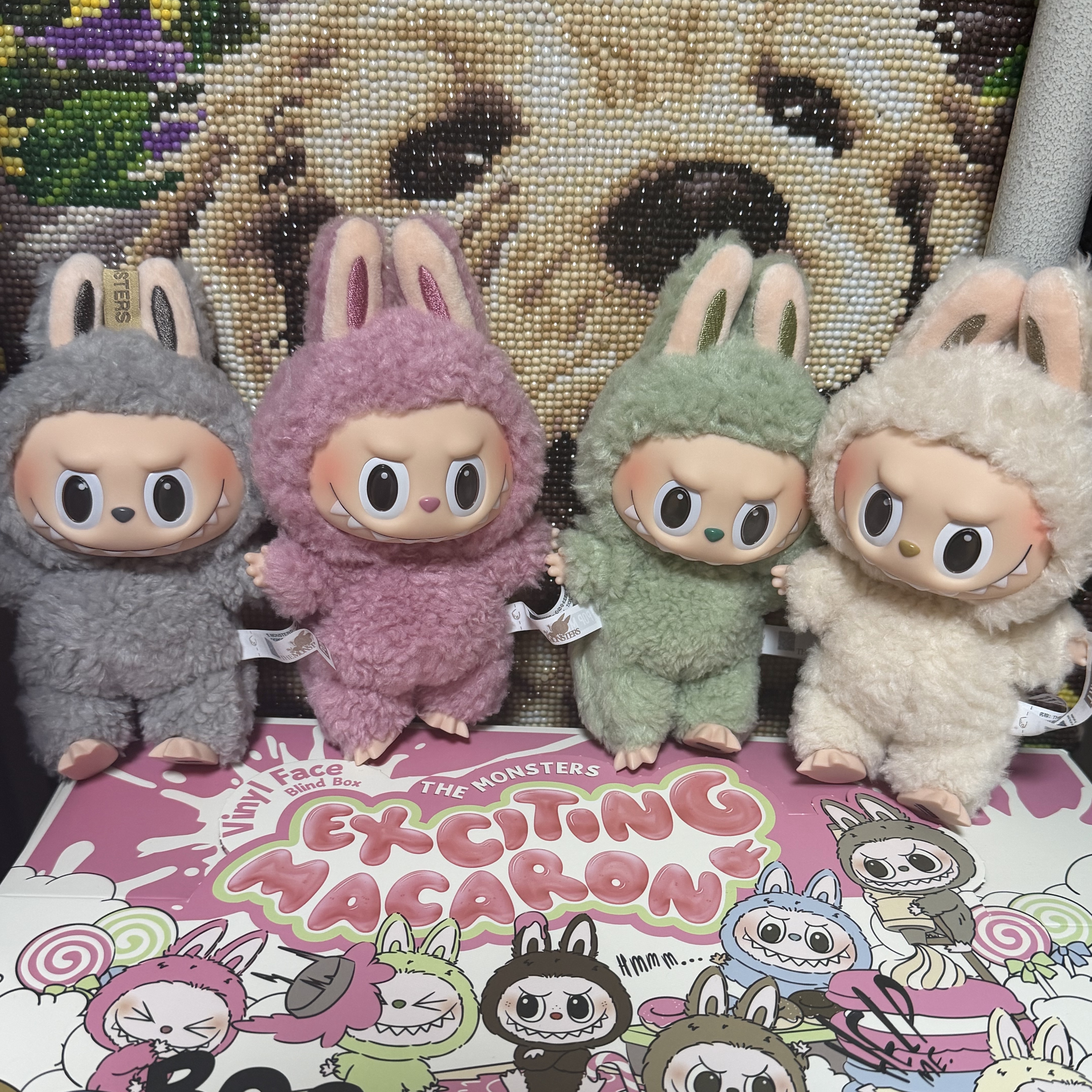 Pop Mart The Monsters Labubu Tasty Macarons Series Sealed Case (6 Blind Boxes) 착용 스타일