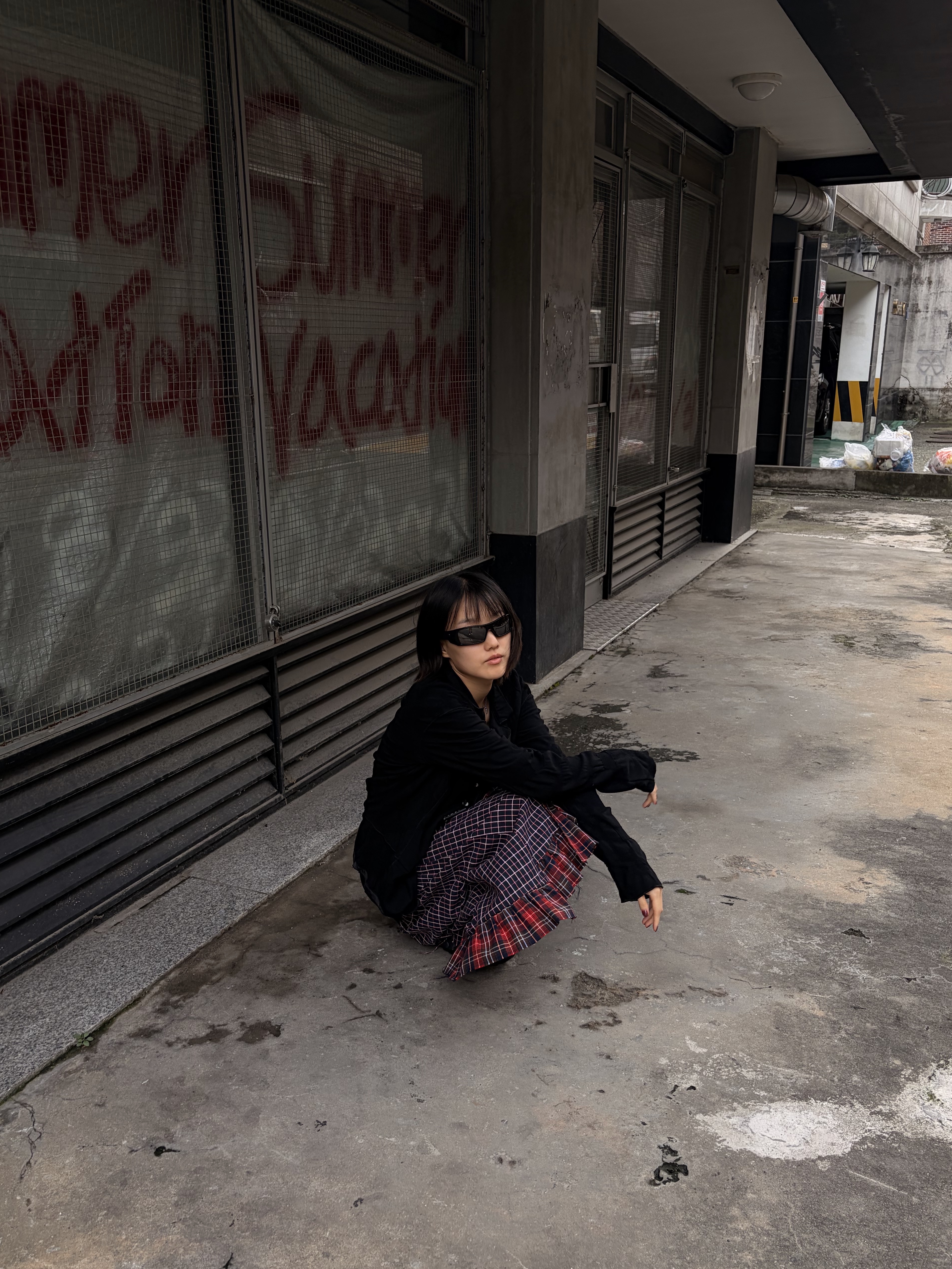 Vacant Archive Mira Mixed Wrap Skirt Black, Puma x No/Faith Studios Talon OG Flat Medium Grey 착용 스타일 - 2
