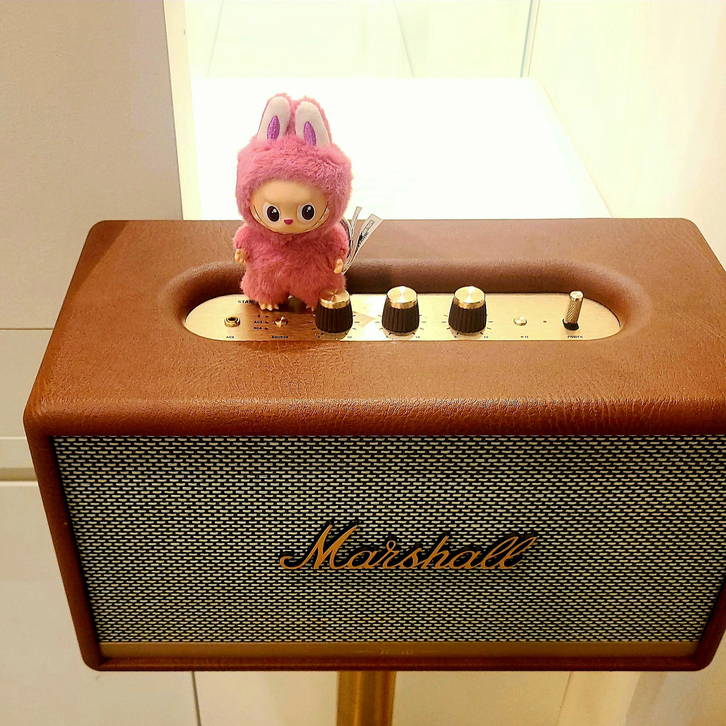 Marshall Stanmore III Brown (Sovico AV Ver.), Pop Mart Labubu The Monsters Pin For Love Series Vinyl Plush Pendant (N-Z) Q (Opened Case) 착용 스타일