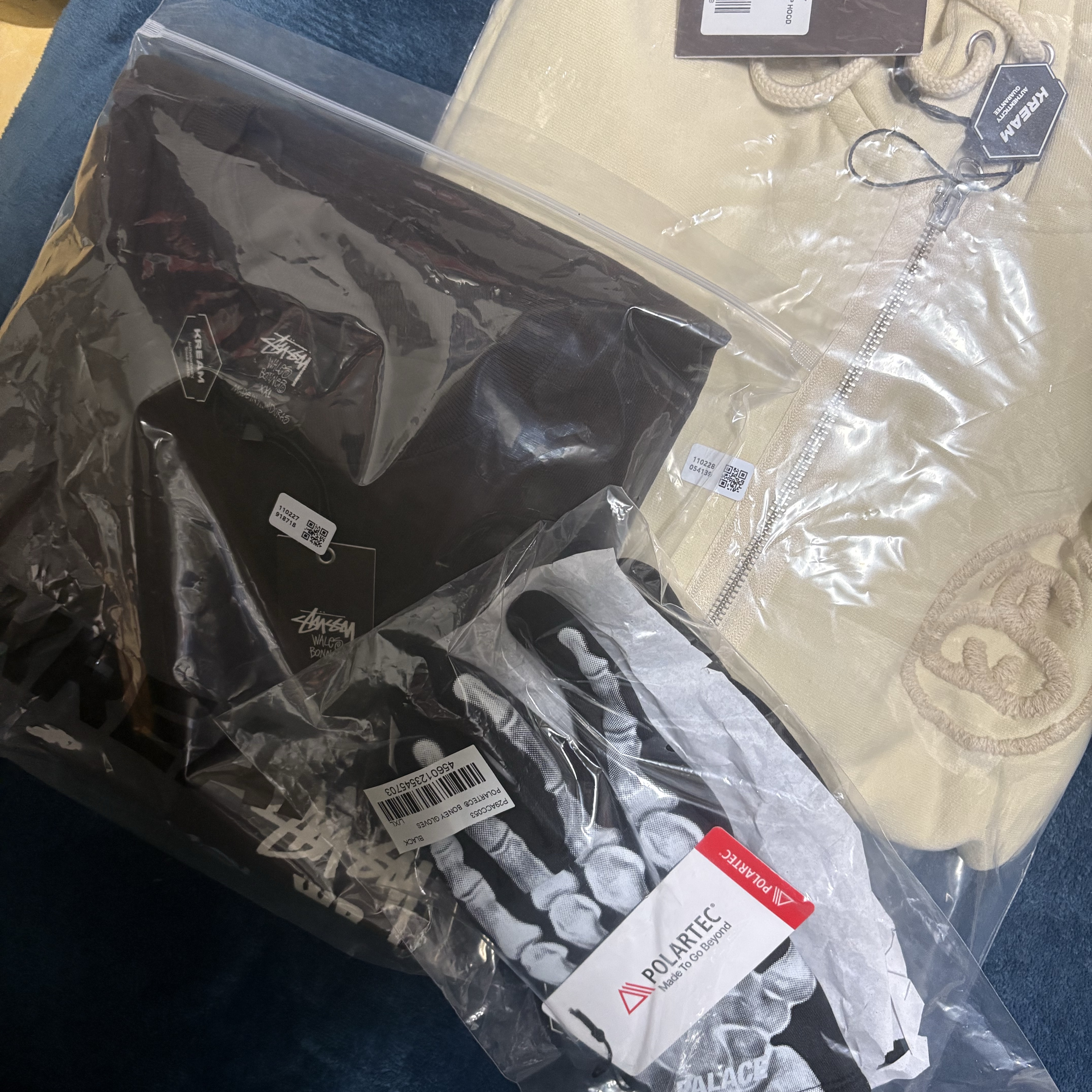 Stussy x Wales Bonner Fleece Zip Hoodie Ivory, Palace Polartec Boney Gloves Black - 25FW 착용 스타일