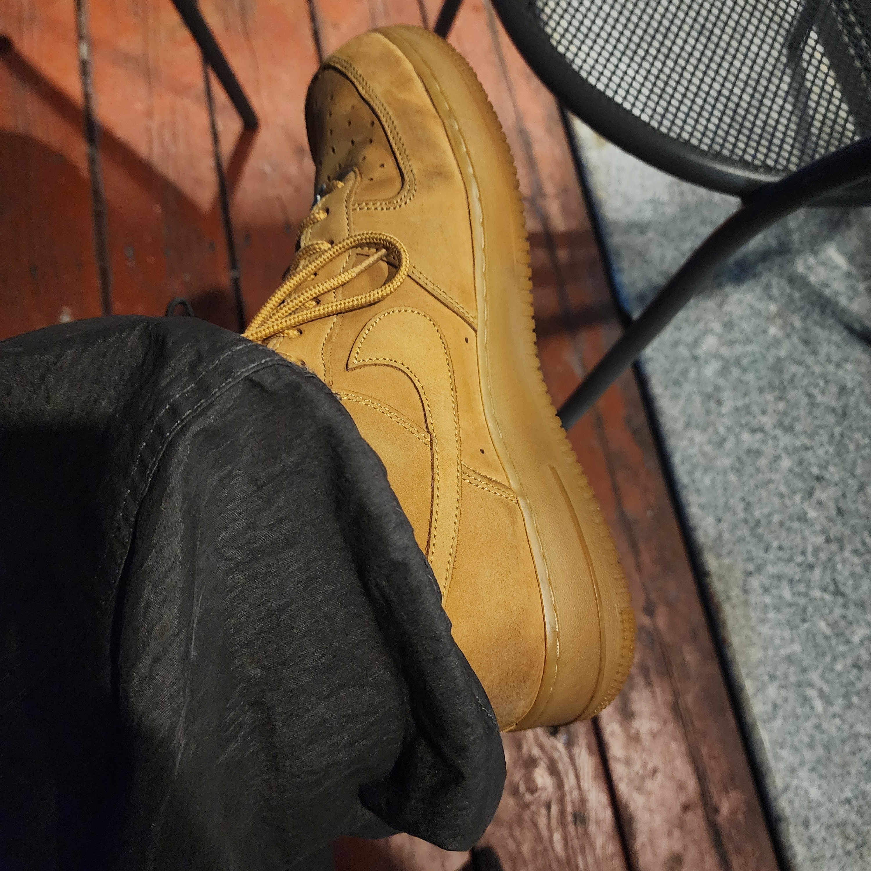 Nike x Supreme Air Force 1 Low Flax 착용 스타일