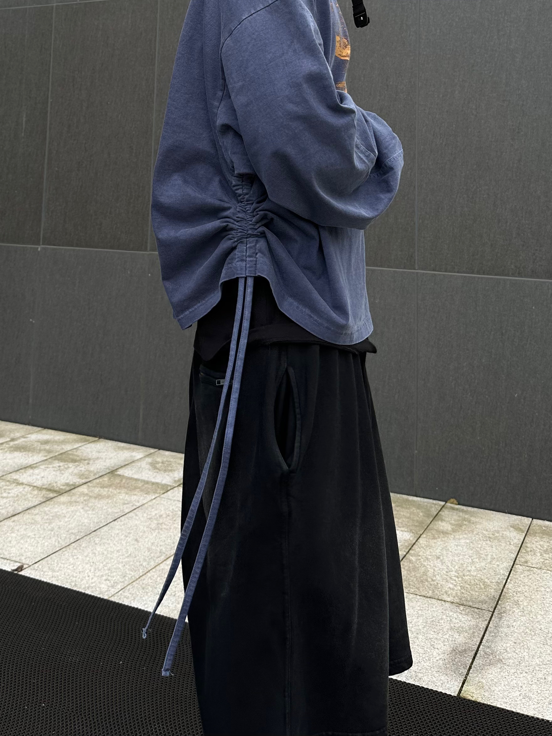 Crocs x Salehe Bembury Pollex Clog Horchata, Undermycar MU.127 Classic Logo Brush Washed Sweat Shorts Black 착용 스타일 - 4