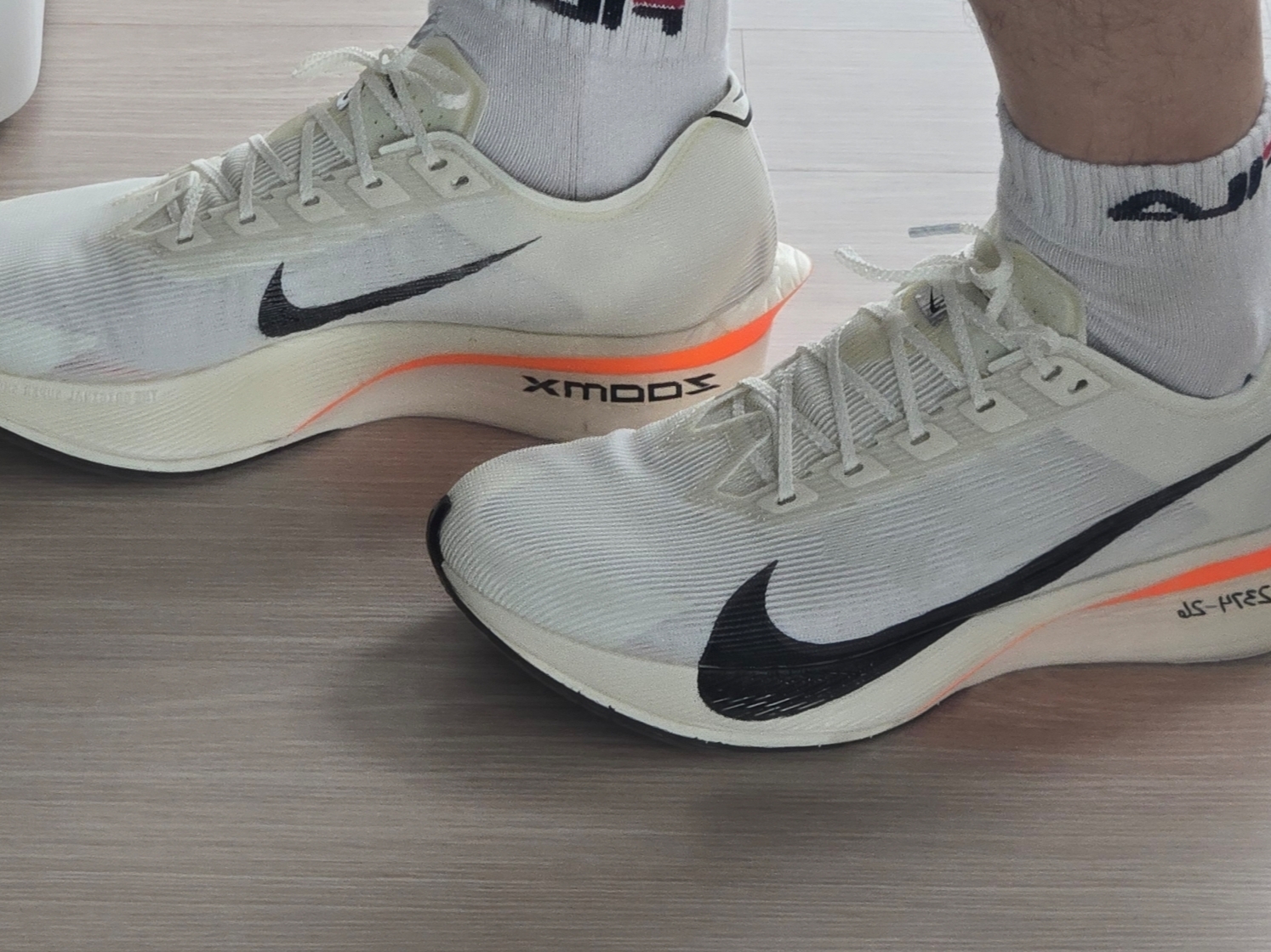 Nike ZoomX Vaporfly Next% 4 Proto Sail Total Orange 착용 스타일 - 6