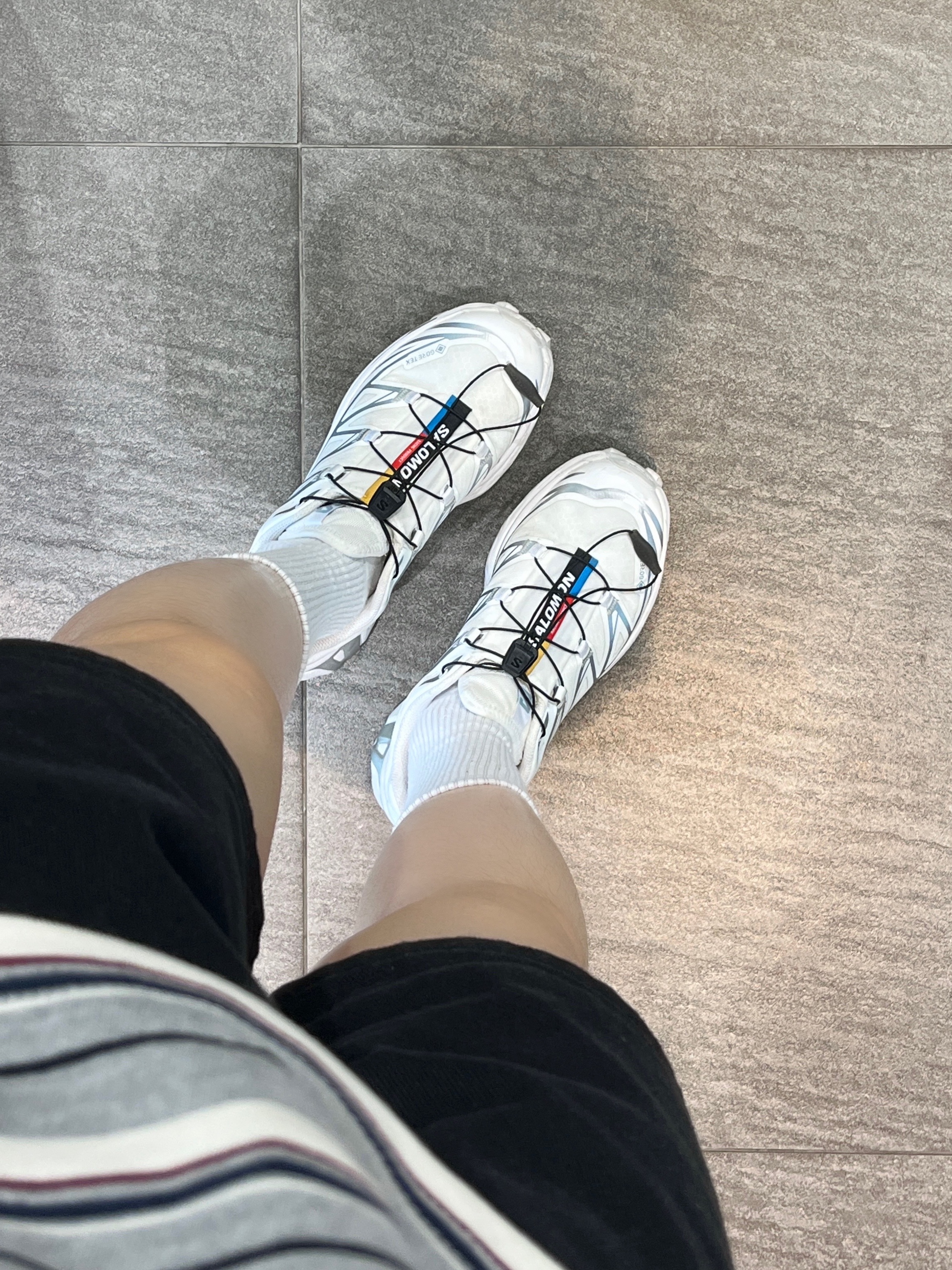 Salomon XT-6 Gore-Tex White Silver, Salomon XT-6 GTX Black Silver 착용 스타일 - 1