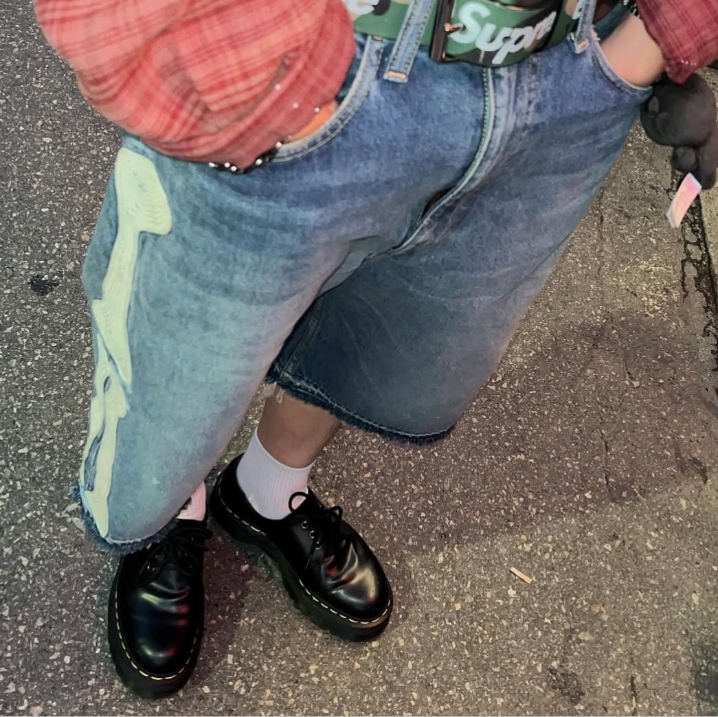Kapital 14 oz. Denim 5P Bone Embroidery Short Pants Indigo (Processing), Supreme Repeat Leather Belt Woodland Camo - 24SS 착용 스타일
