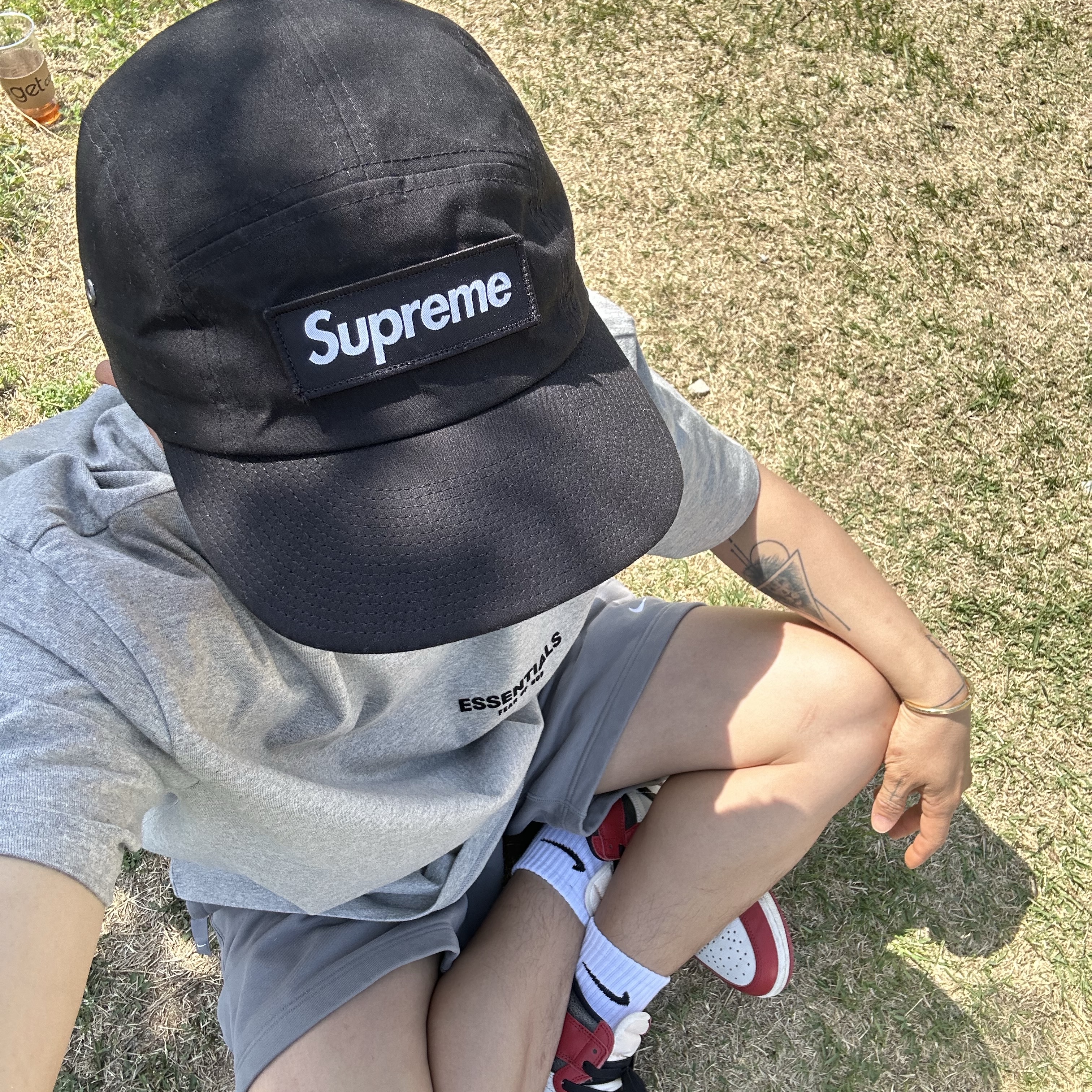 Supreme Waxed Cotton Camp Cap Black - 23FW, Essentials The Core Collection T-Shirt Dark Oatmeal 착용 스타일