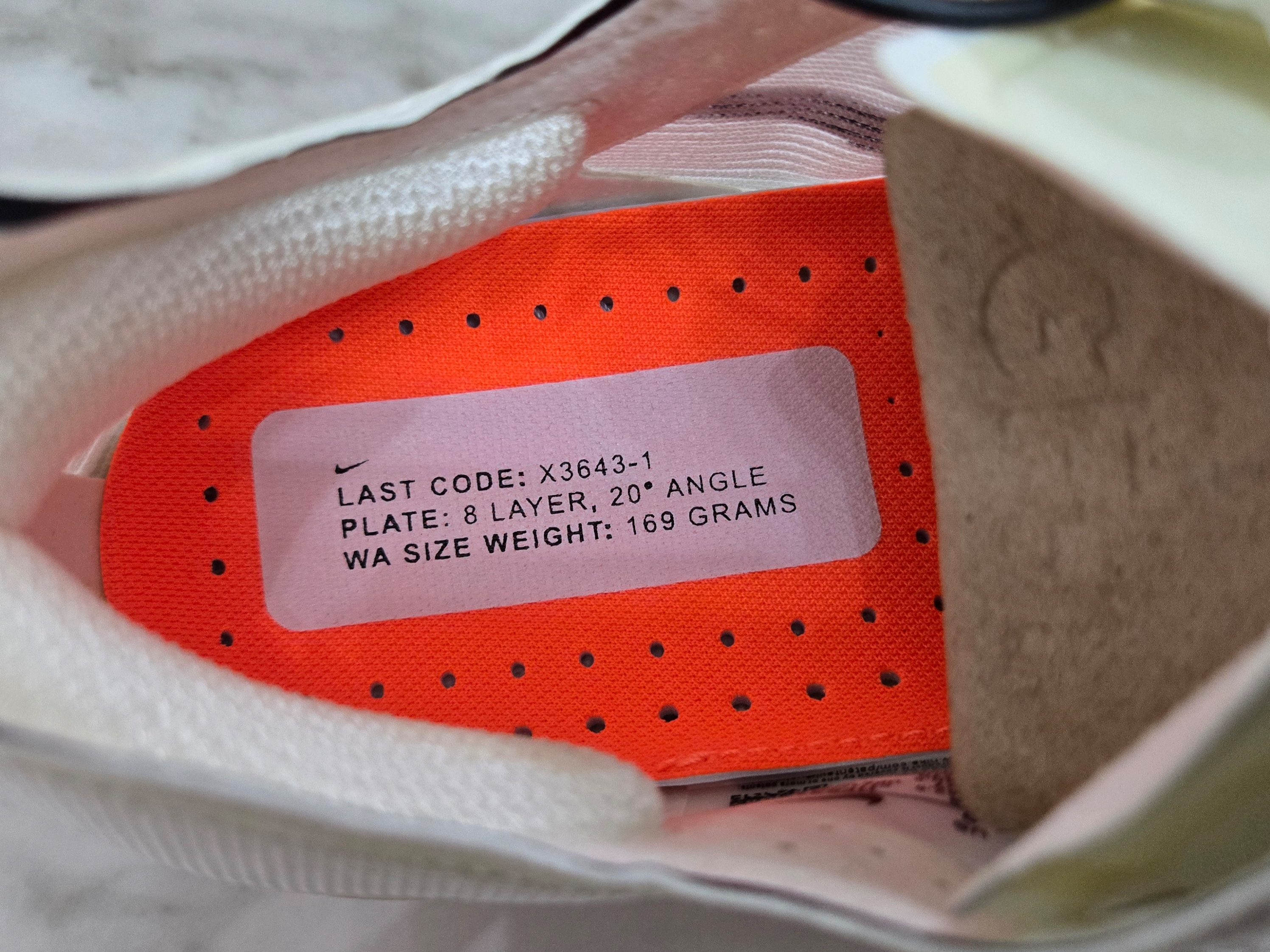 Nike ZoomX Vaporfly Next% 4 Proto Sail Total Orange 착용 스타일 - 8