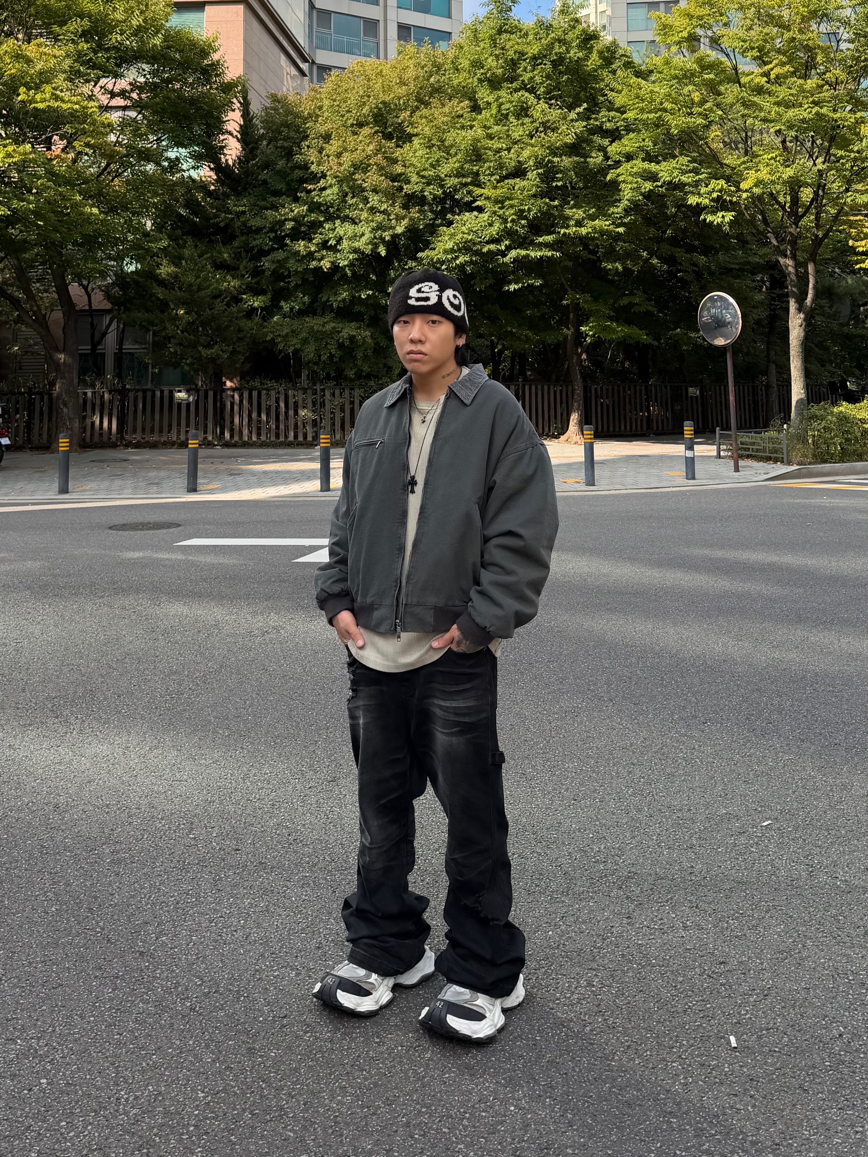 Balenciaga Cargo Sneakers White Grey, Chrome Hearts Silichrome CH Cross Pendant Black 2022/2023/2025 착용 스타일 - 2
