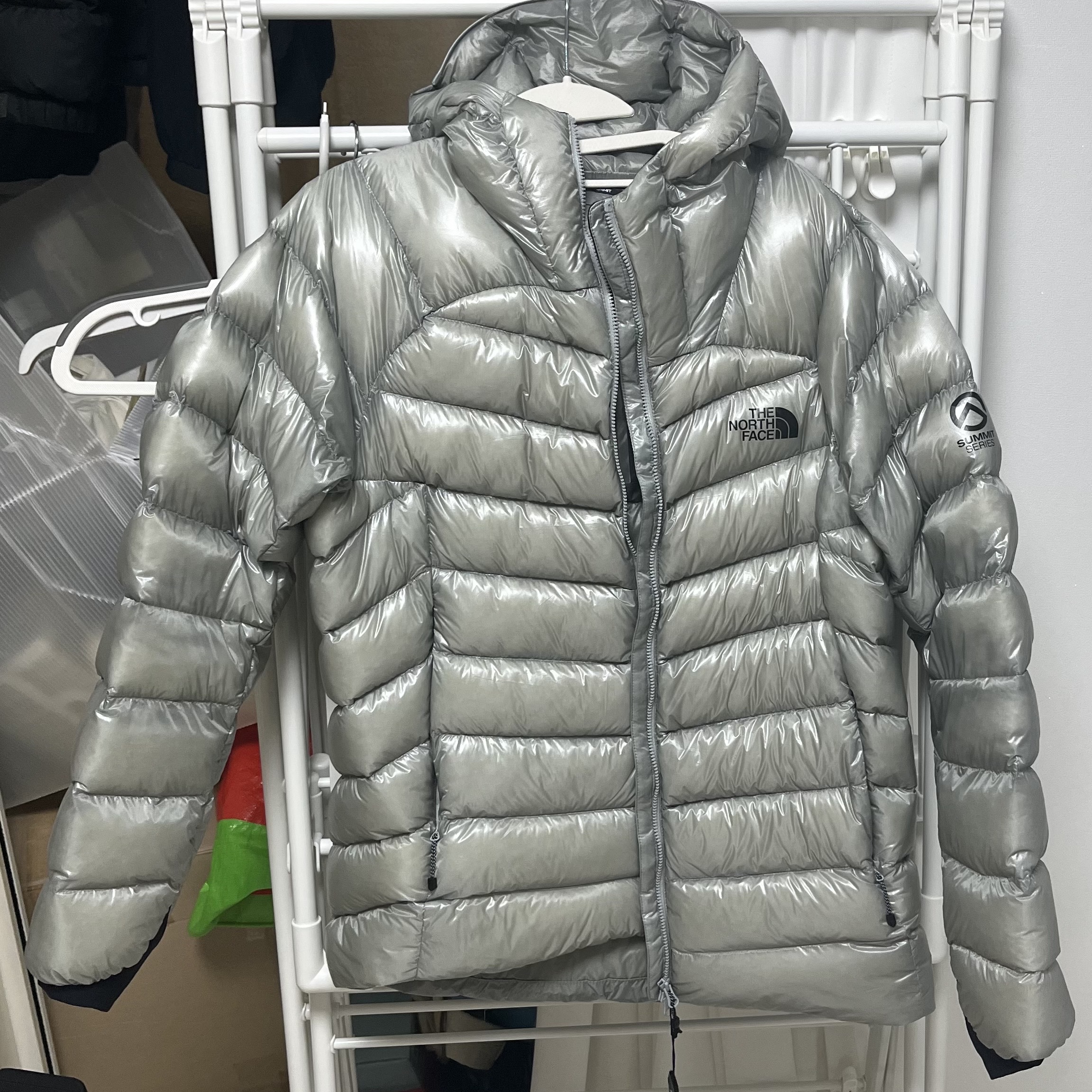 The North Face Summit Mattehorn RDS Down Jacket Light Gray 착용 스타일