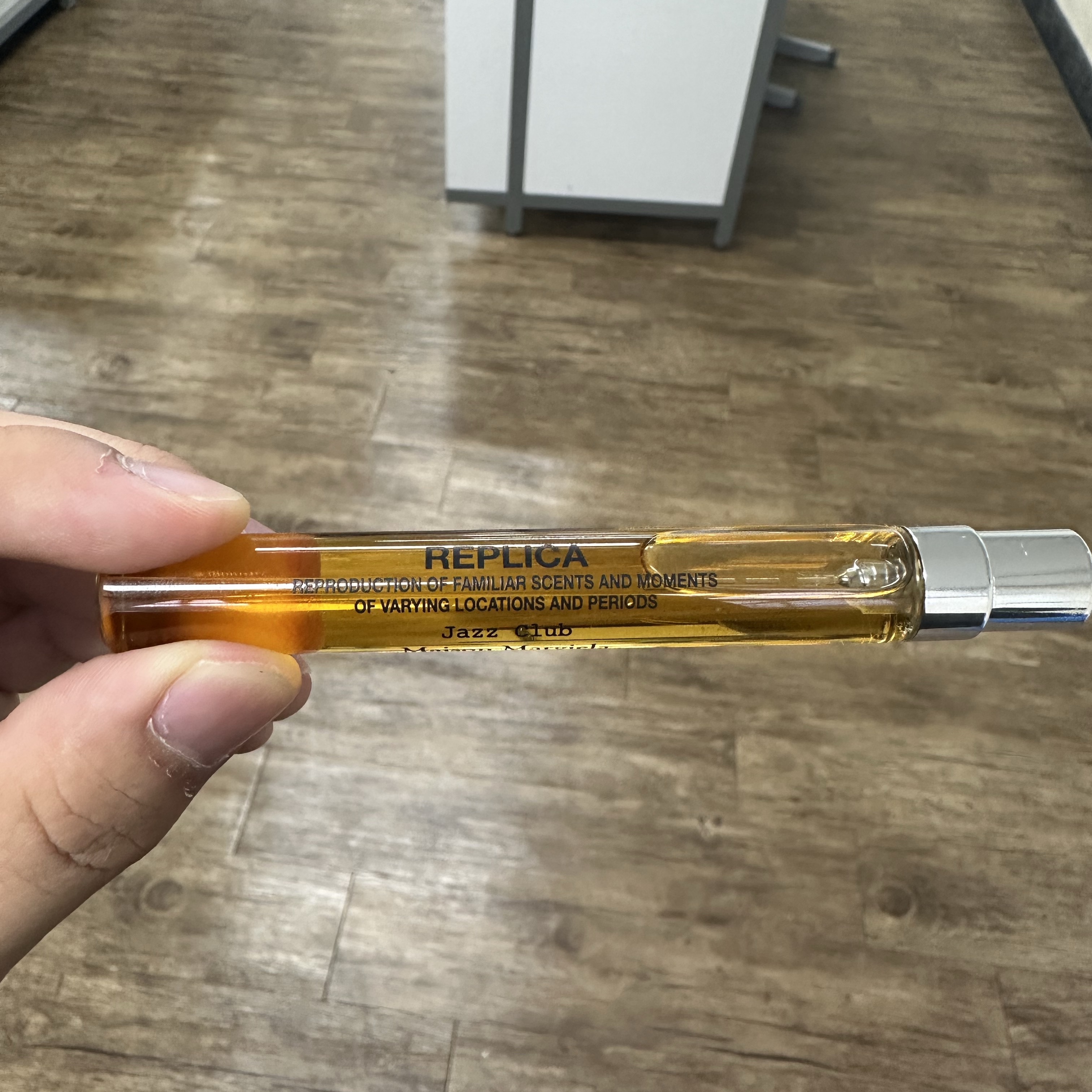 Maison Margiela Replica Jazz Club Eau De Toilette 10ml 착용 스타일 - 2