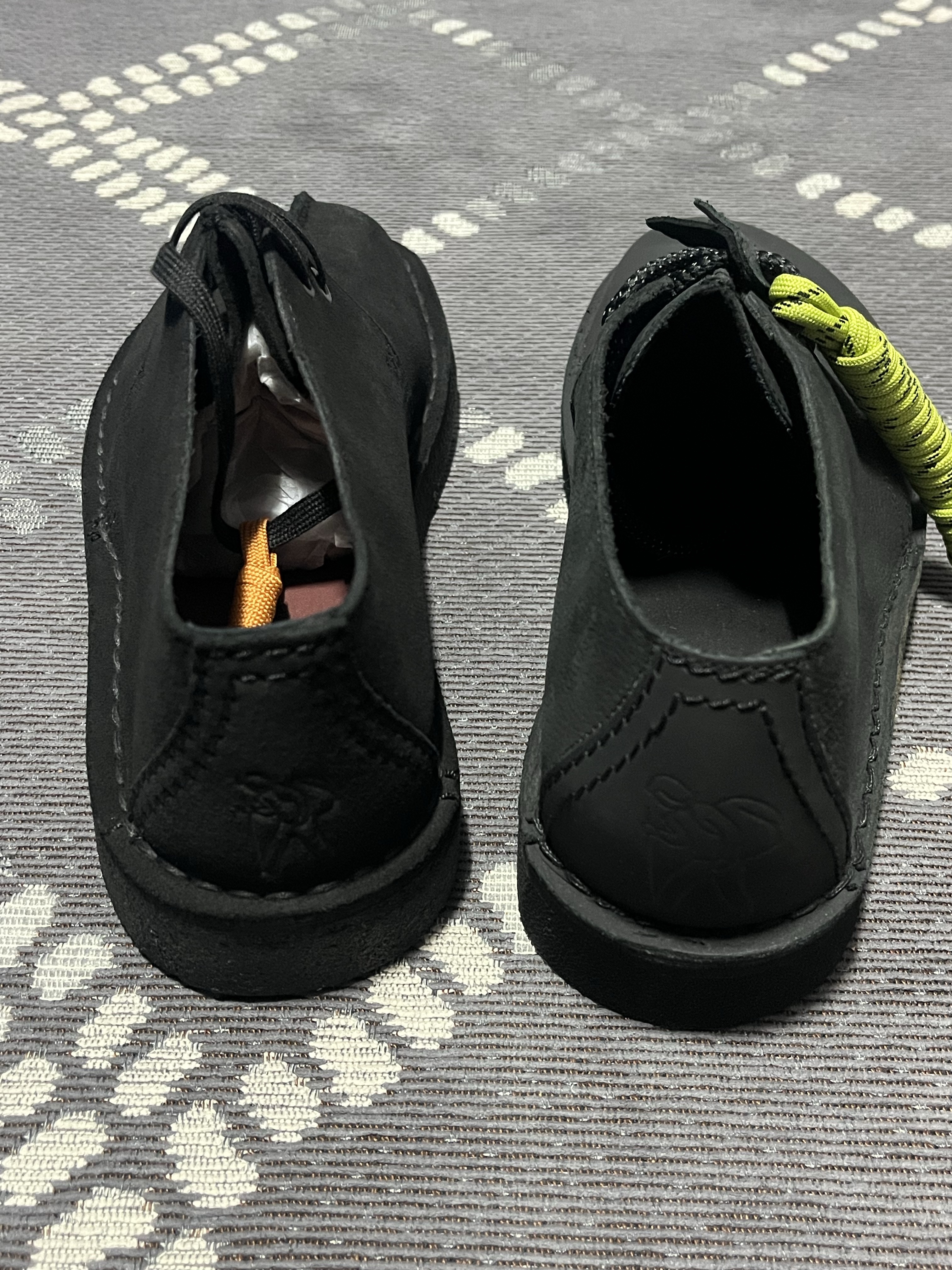 Clarks Desert Trek Black Suede, Clarks Desert Trek Hiker Black 착용 스타일 - 2