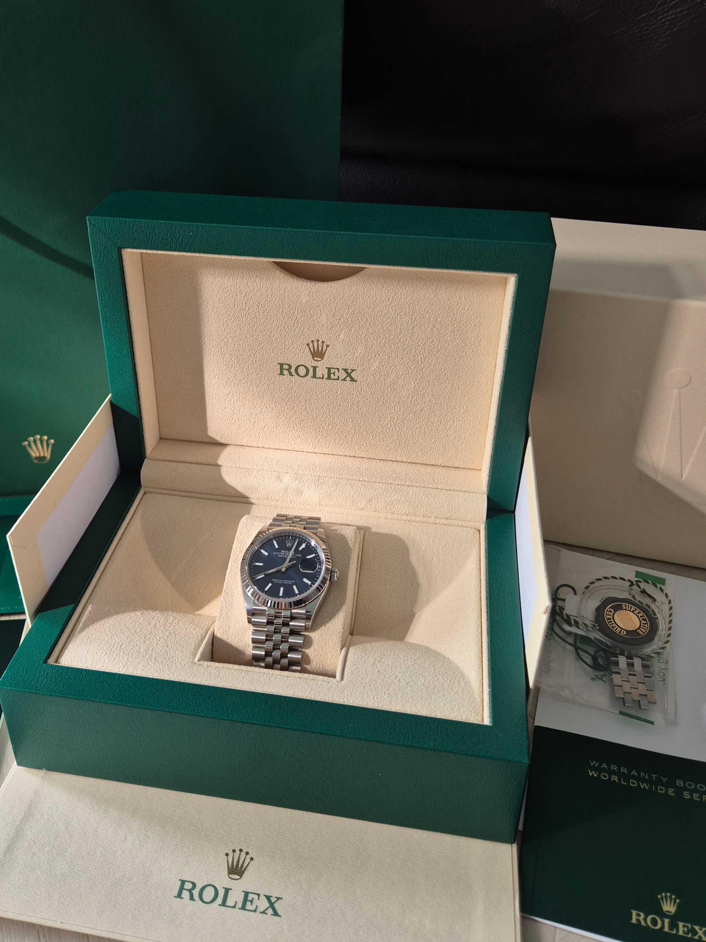 Rolex Datejust 36mm 126234 Bright Blue Jubilee 착용 스타일 - 1