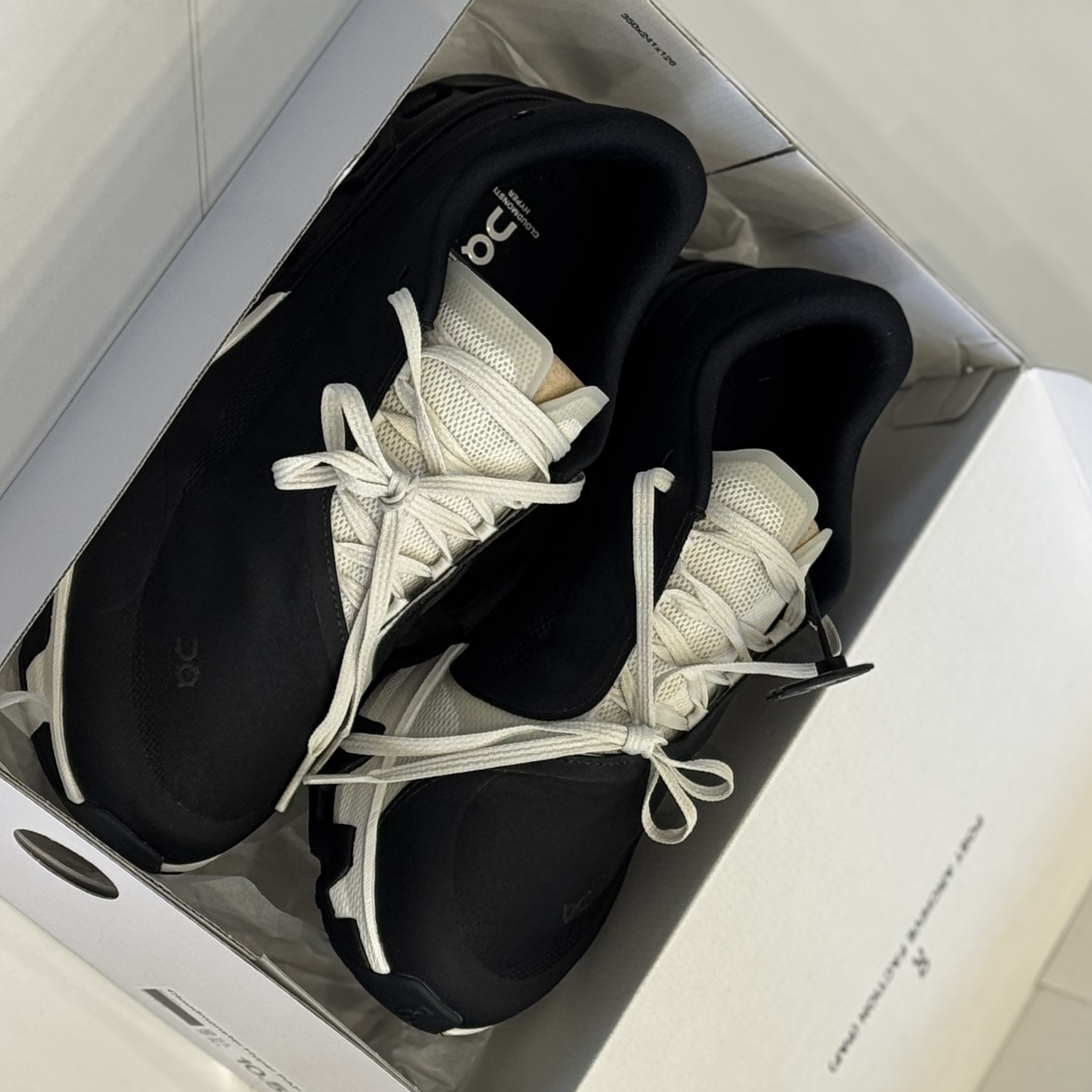 On Running x Post Archive Faction (Paf) Cloudmonster Hyper Black 착용 스타일 - 2