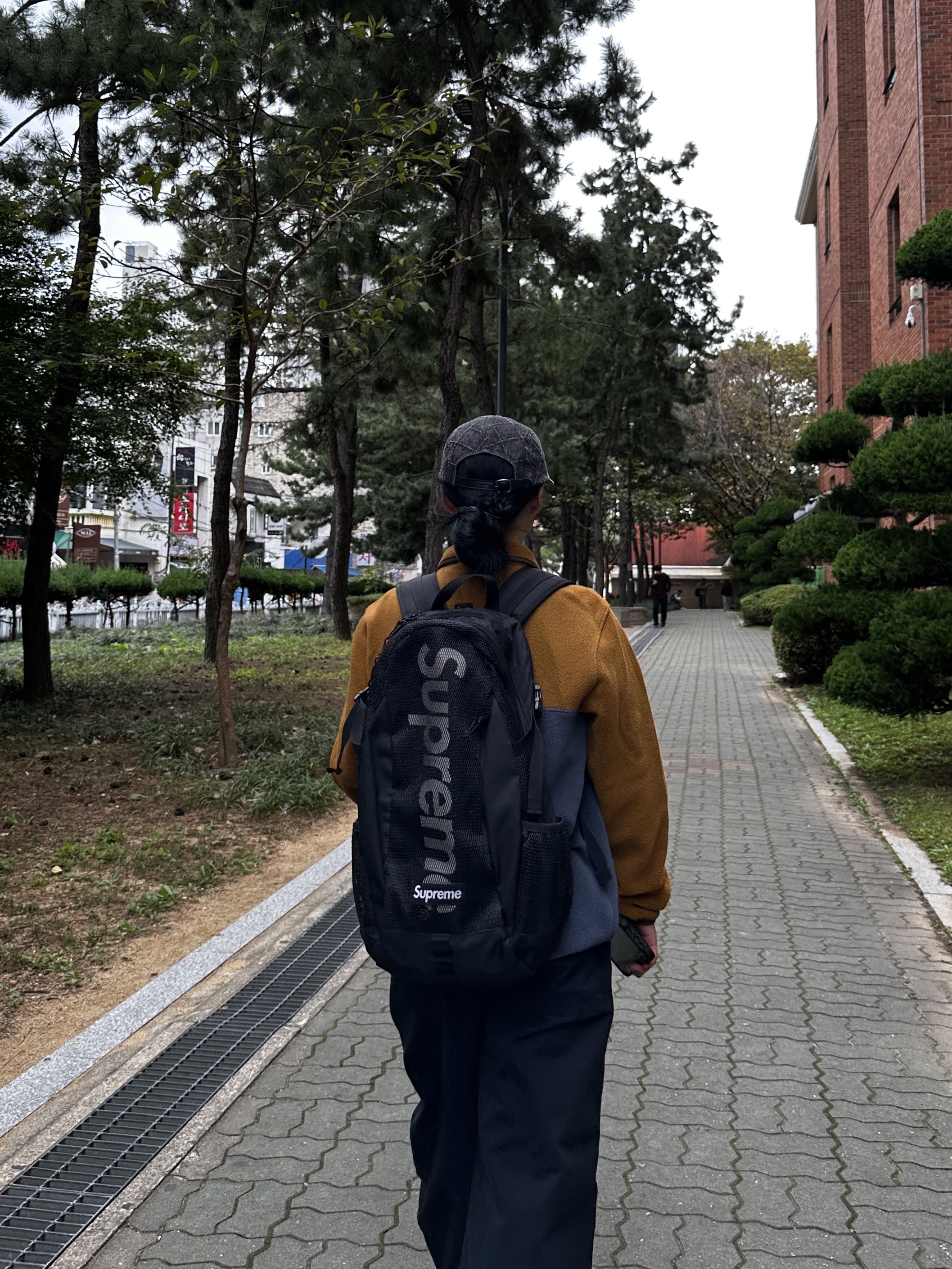 Patagonia Lightweight Synchilla Snap-T Fleece Pullover Shelter Brown, Supreme Punched Denim Camp Cap Black - 23FW 착용 스타일 - 2