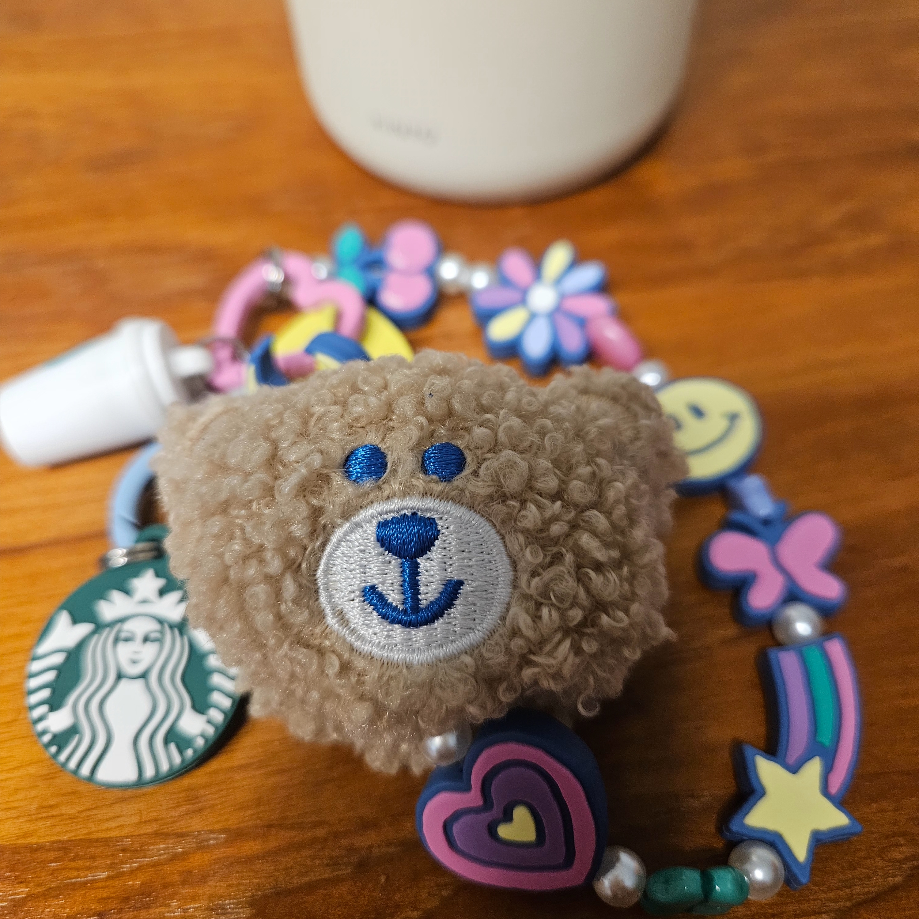 Starbucks Campus Beari Deco Charm, Human Made x Blue Bottle Coffee Day Off Tumbler White 착용 스타일 - 1