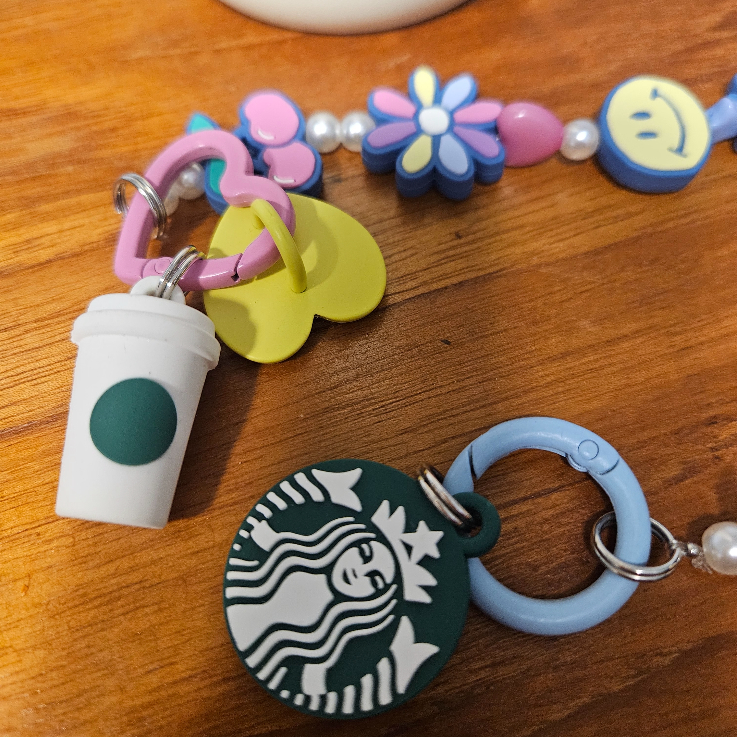 Starbucks Campus Beari Deco Charm, Human Made x Blue Bottle Coffee Day Off Tumbler White 착용 스타일 - 2