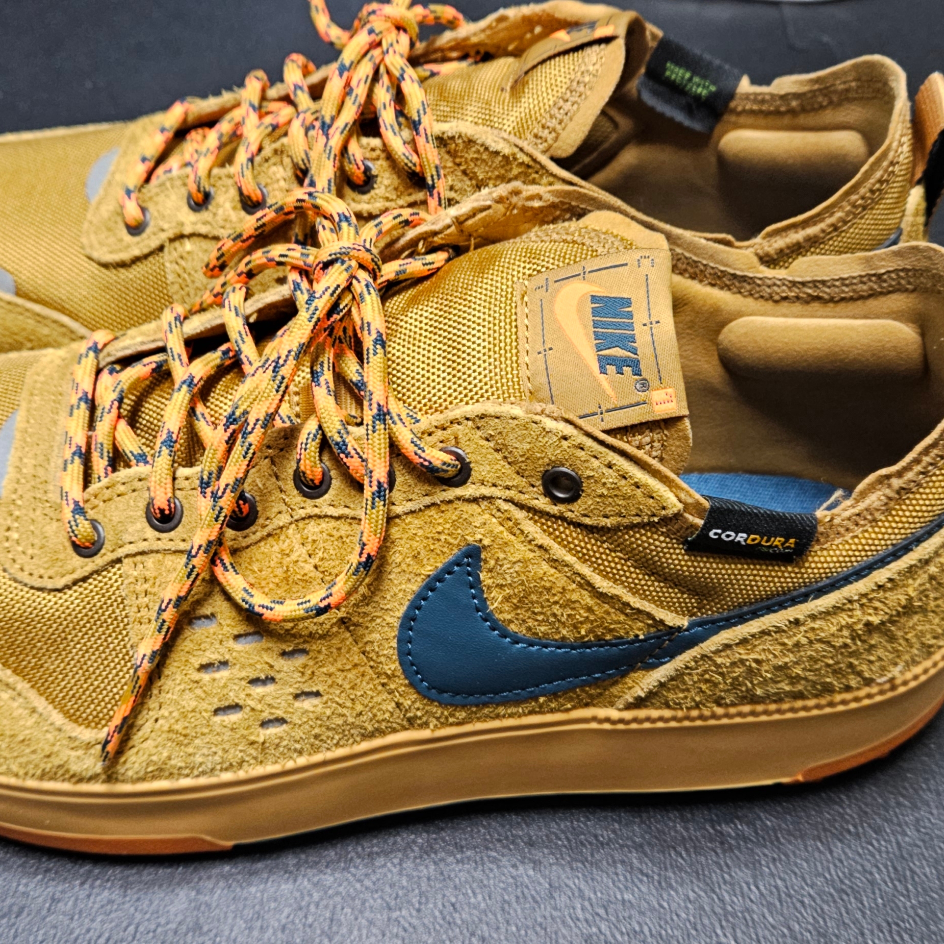 Nike C1TY Premium Wheat Golden Autumn 착용 스타일 - 3