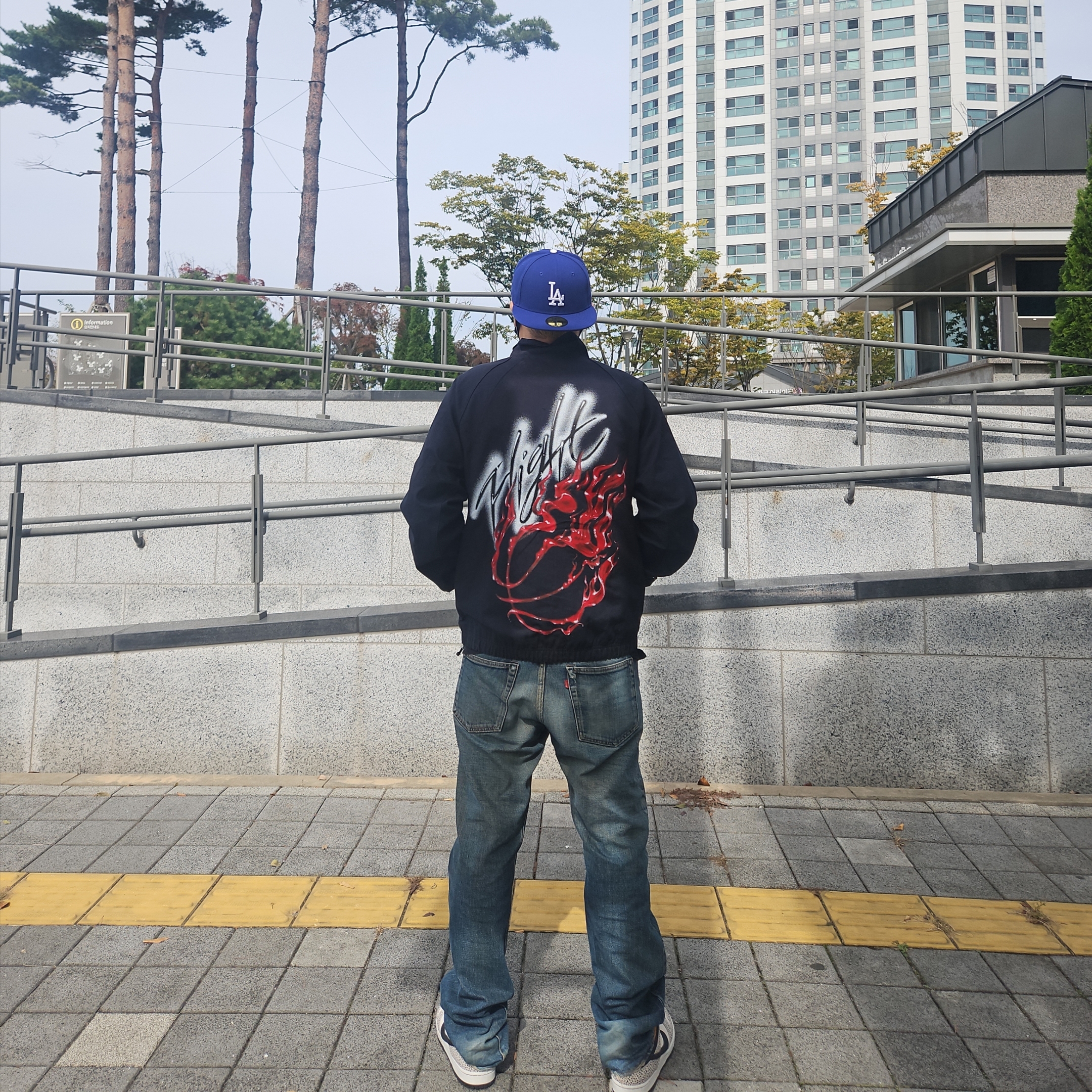Jordan x Travis Scott Woven Jacket Black - Asia, Jordan x Travis Scott Woven Jacket Black - US/EU 착용 스타일 - 1