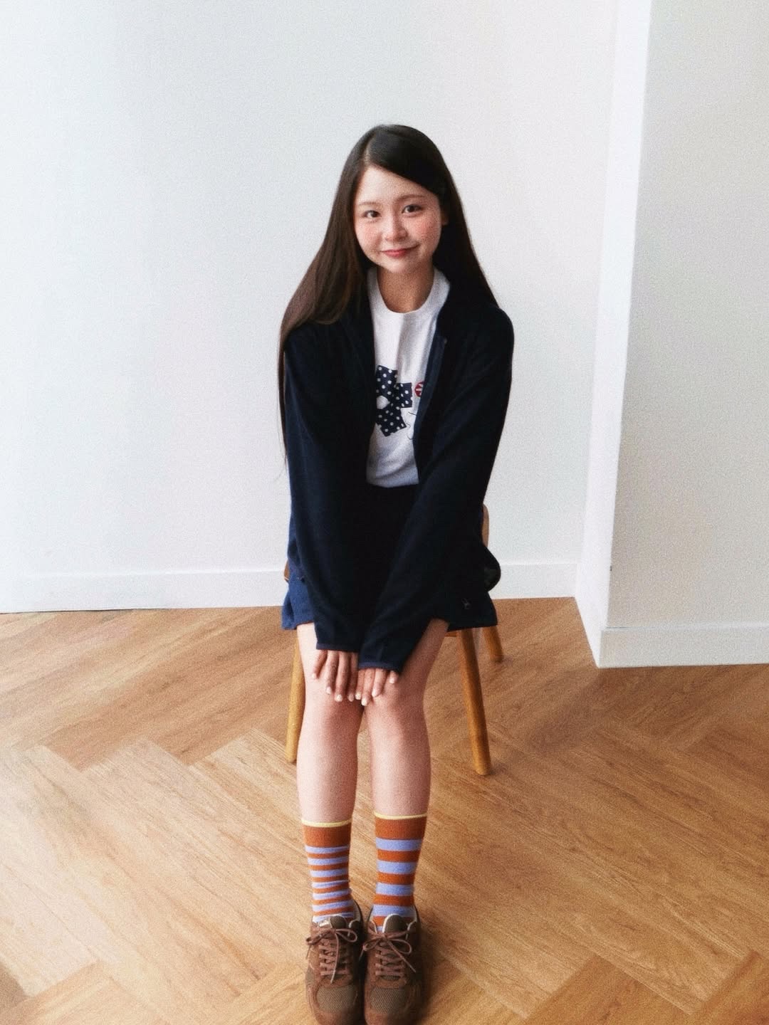 SLOW RECORD HOUSE Round Zip-Up Cardigan Navy 착용 스타일 - 2