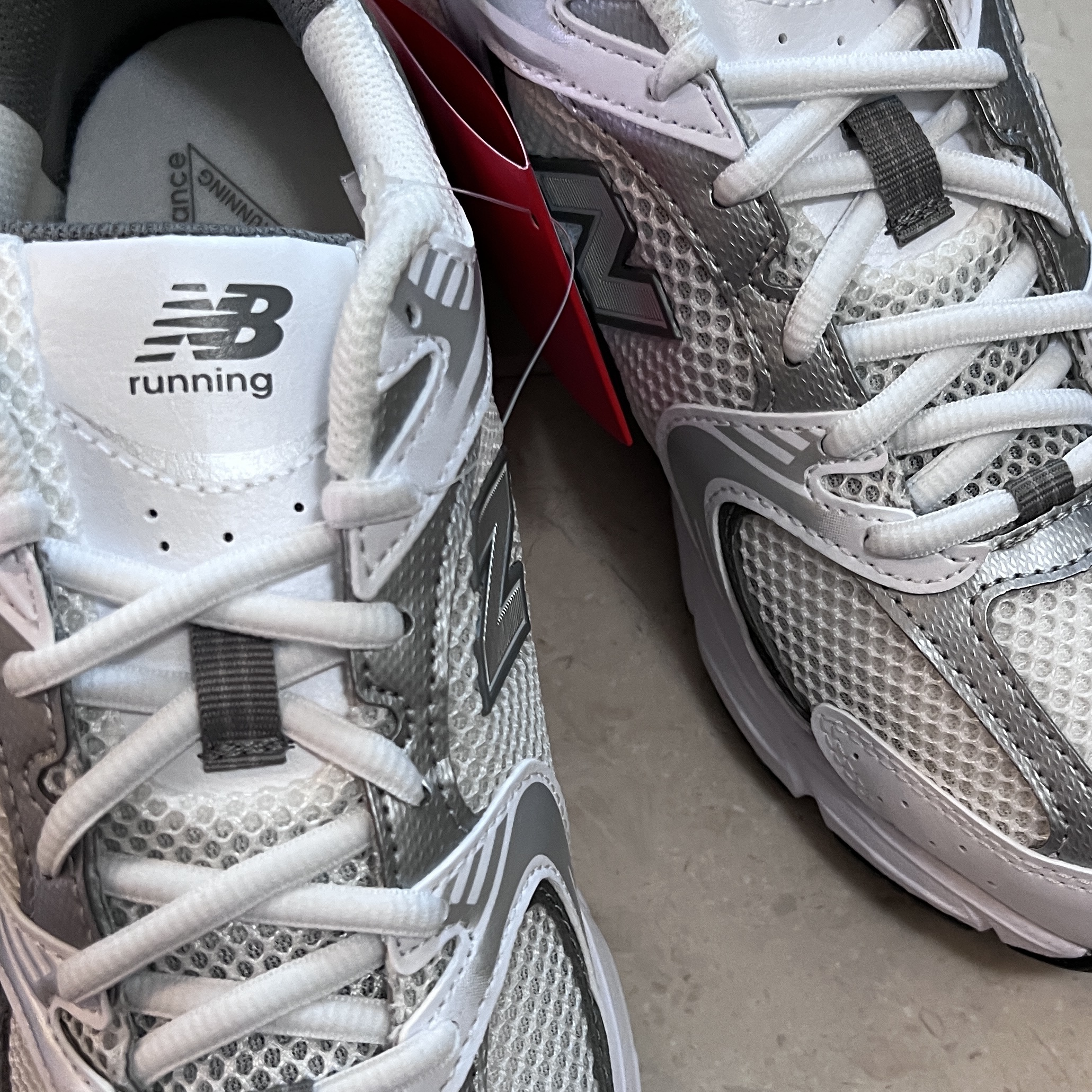 New Balance 530 White Silver 착용 스타일
