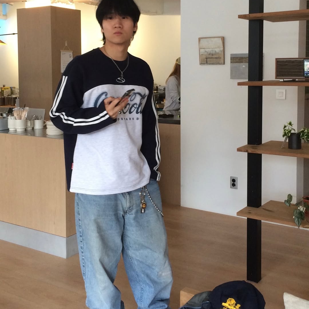SPORT CHAMBER x Coca-Cola Crew T-shirt Navy 착용 스타일 - 2