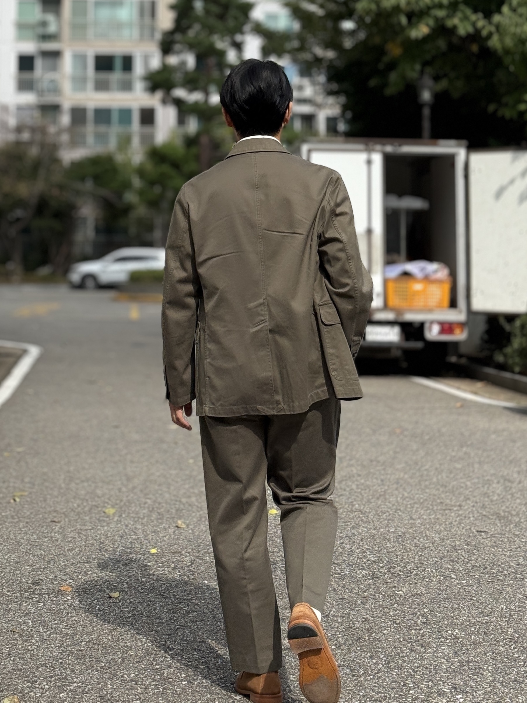 New Balance 990v1 Made in USA Olive 착용 스타일 - 4
