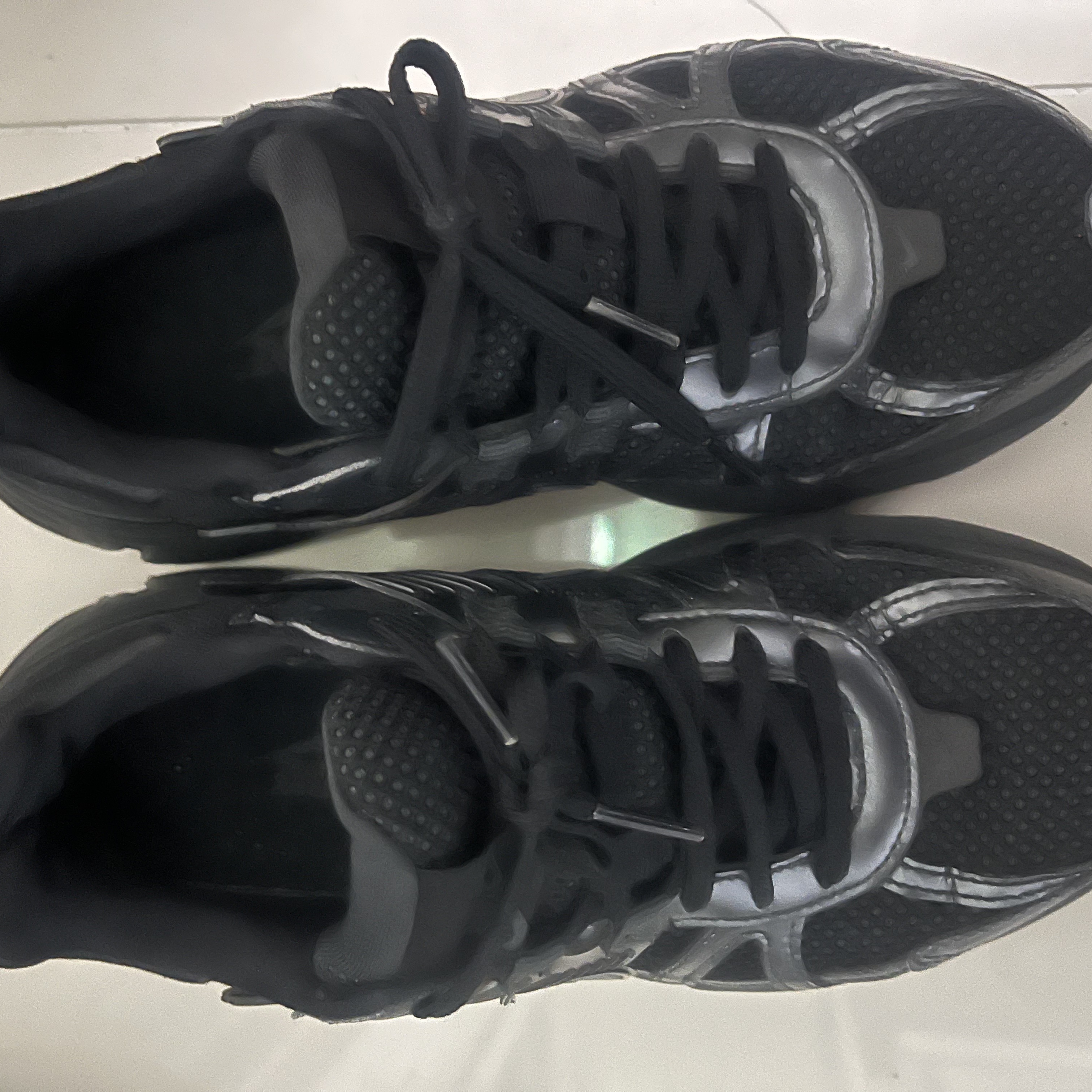 Nike V2K Run Black Anthracite 착용 스타일