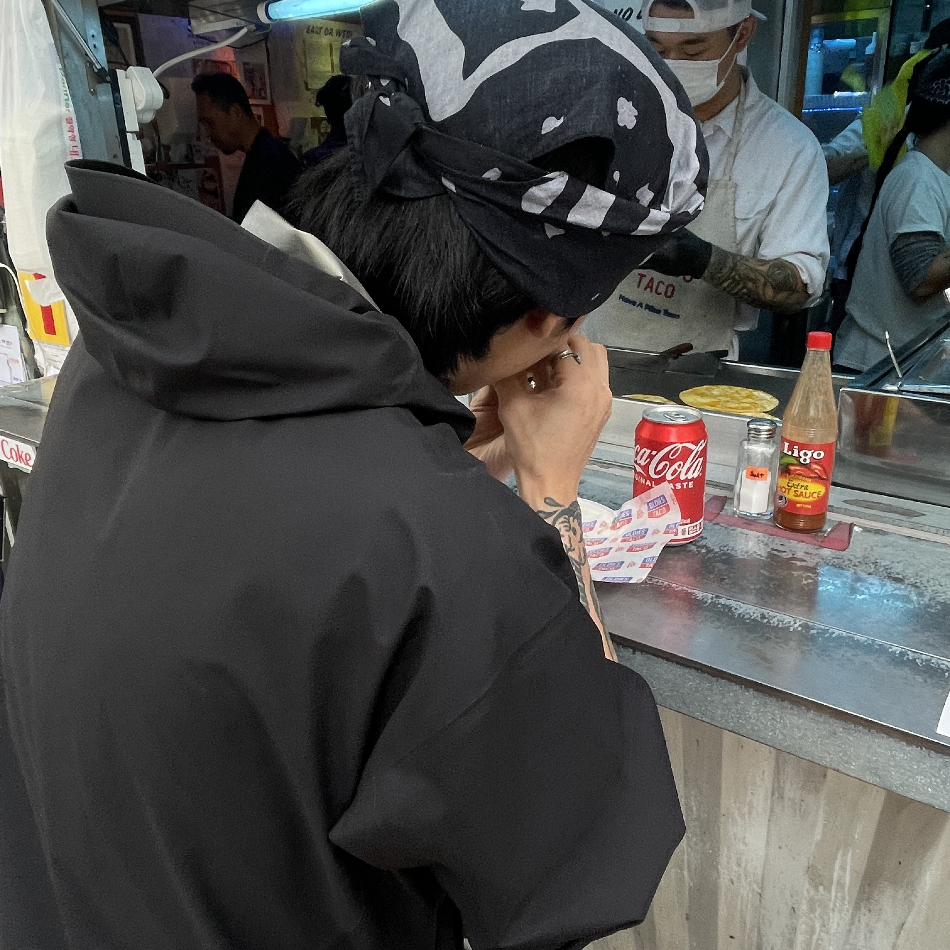 Arc'teryx Beta Jacket Black 착용 스타일 - 2