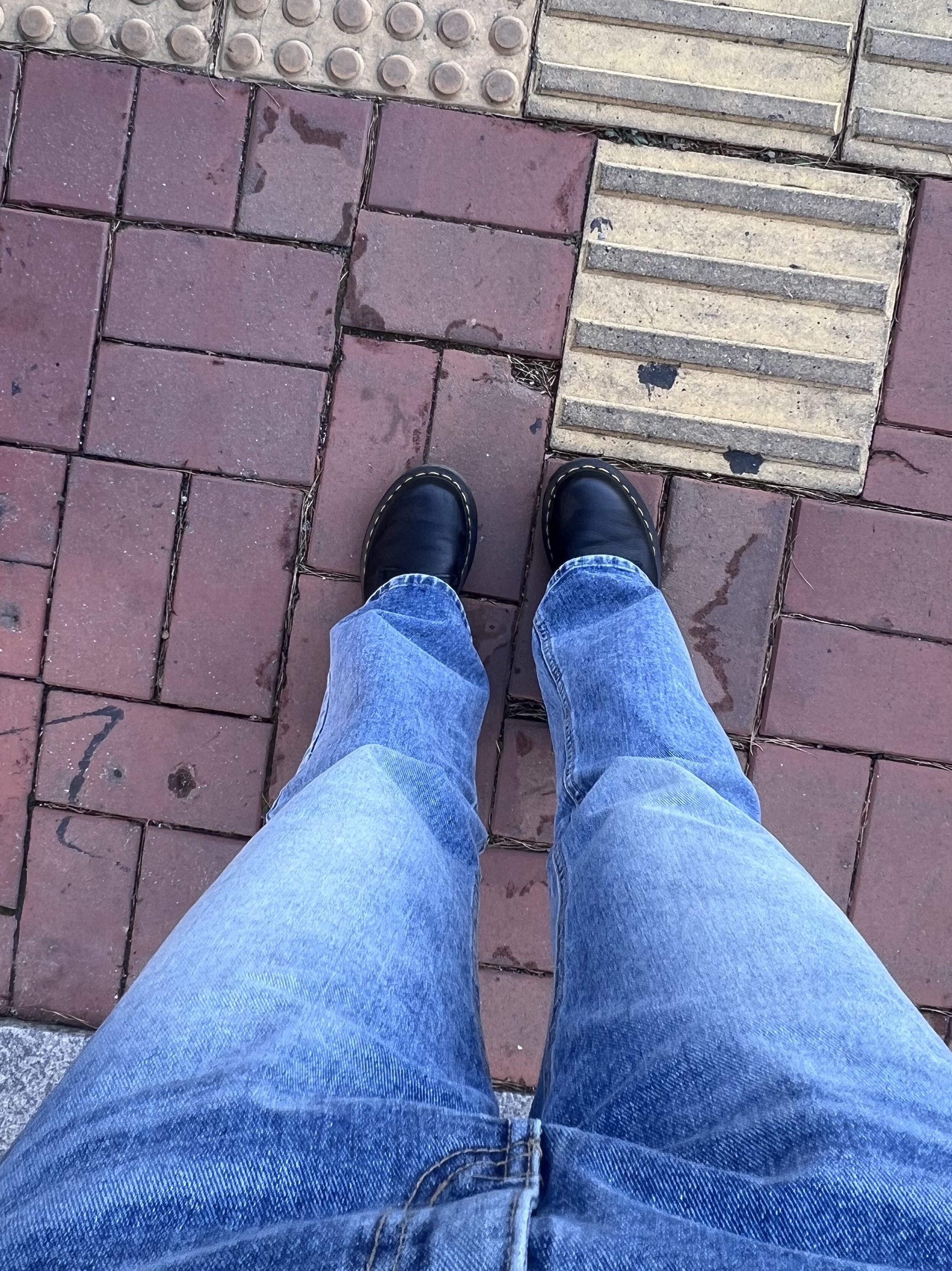 (W) Dr. Martens 1B60 Boots Black 착용 스타일