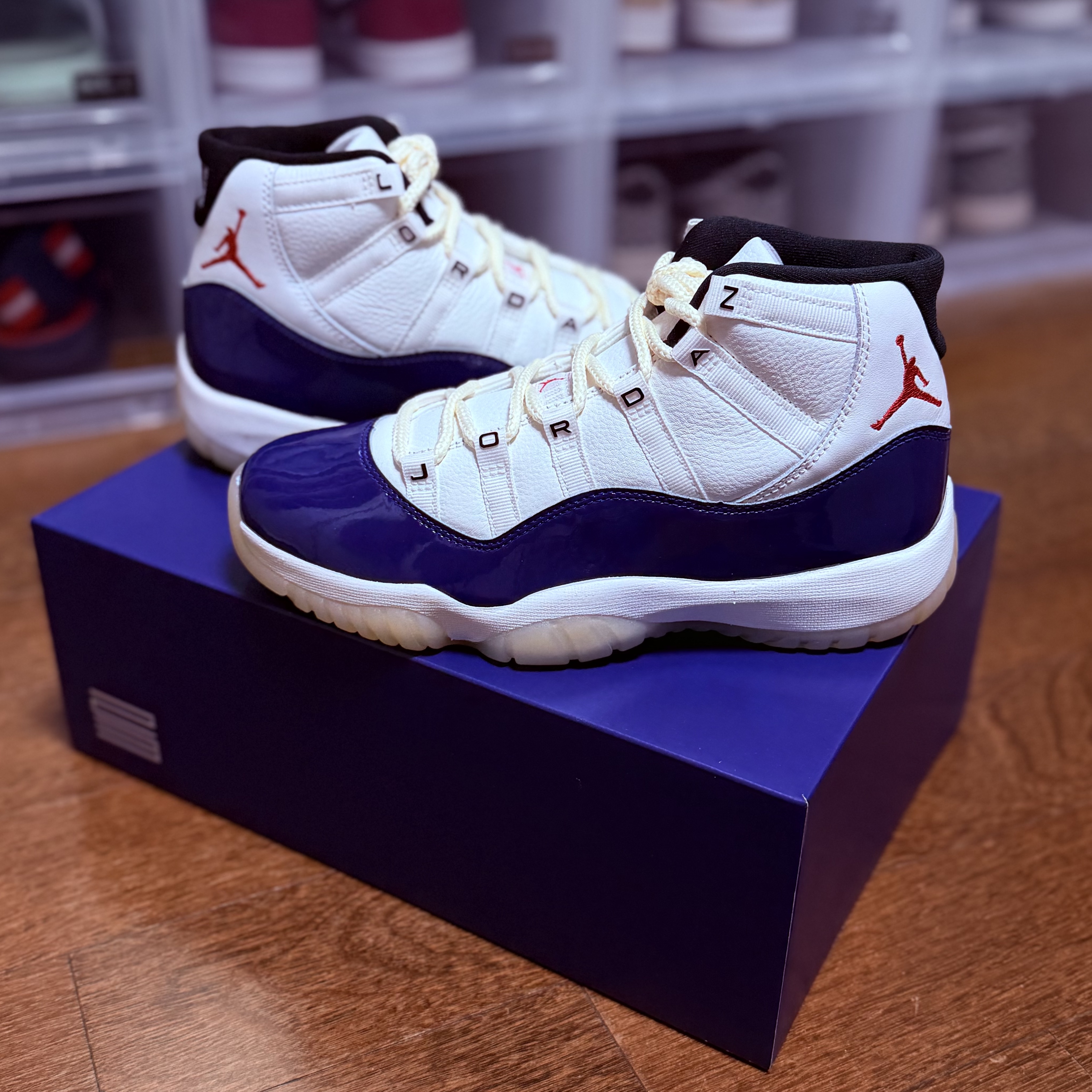 Jordan 11 Retro Rare Air Deep Royal Blue Fire Red 착용 스타일
