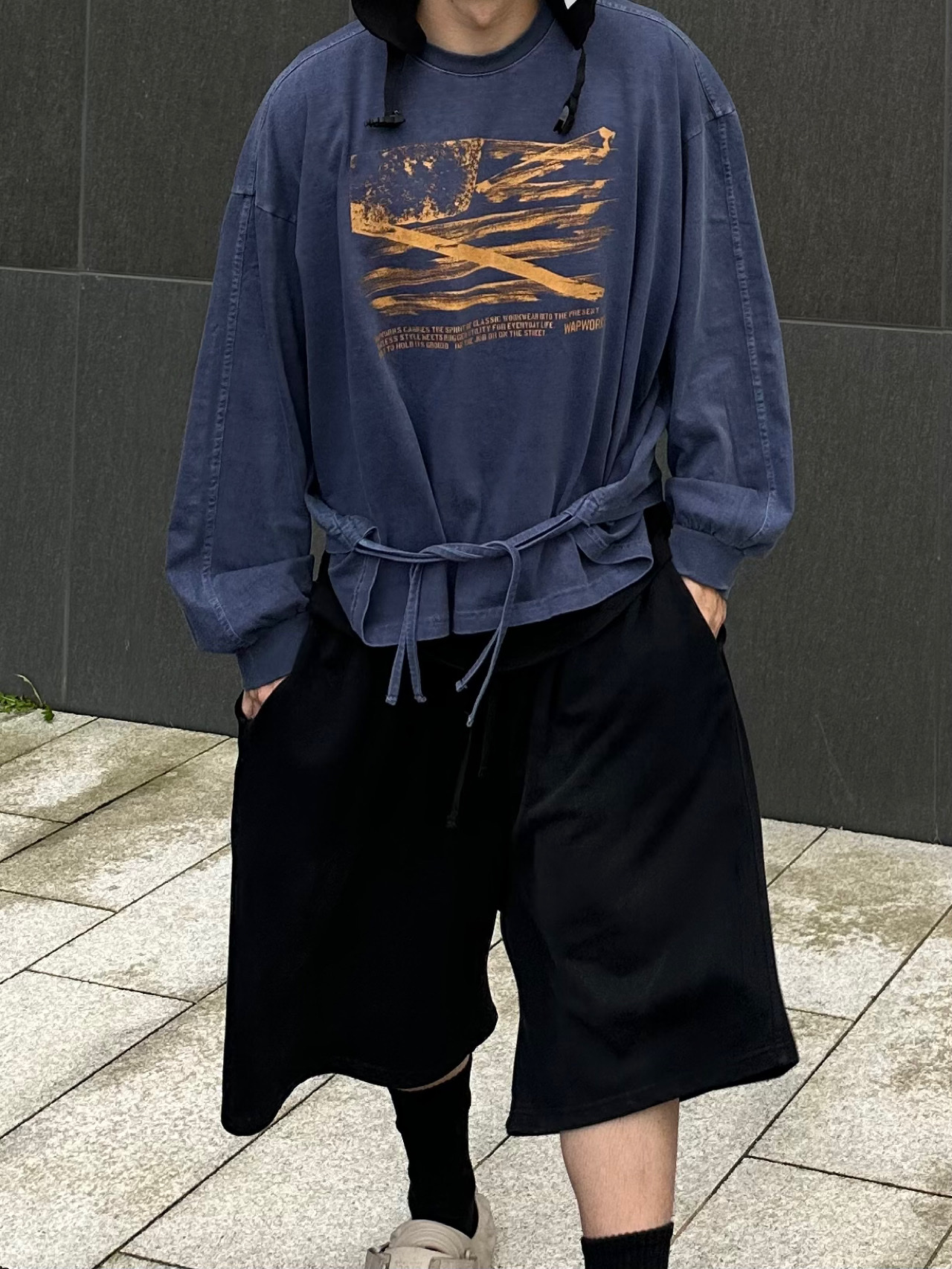 Crocs x Salehe Bembury Pollex Clog Horchata, Undermycar MU.127 Classic Logo Brush Washed Sweat Shorts Black 착용 스타일 - 3