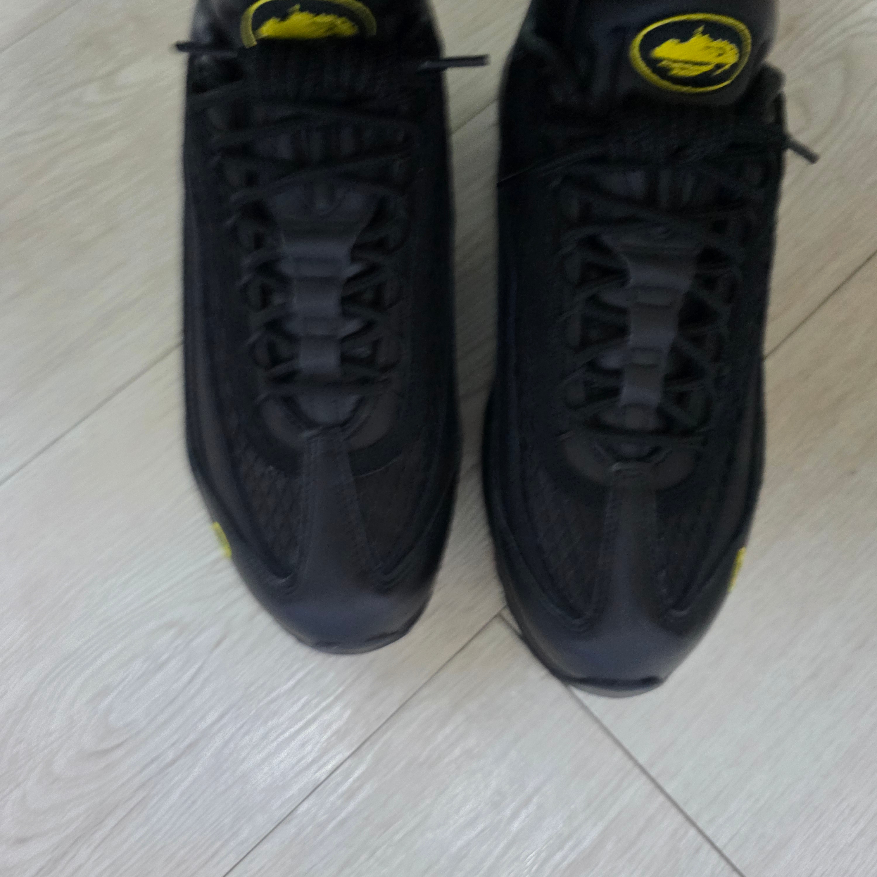 Nike x Corteiz Air Max 95 Black and Tour Yellow 착용 스타일
