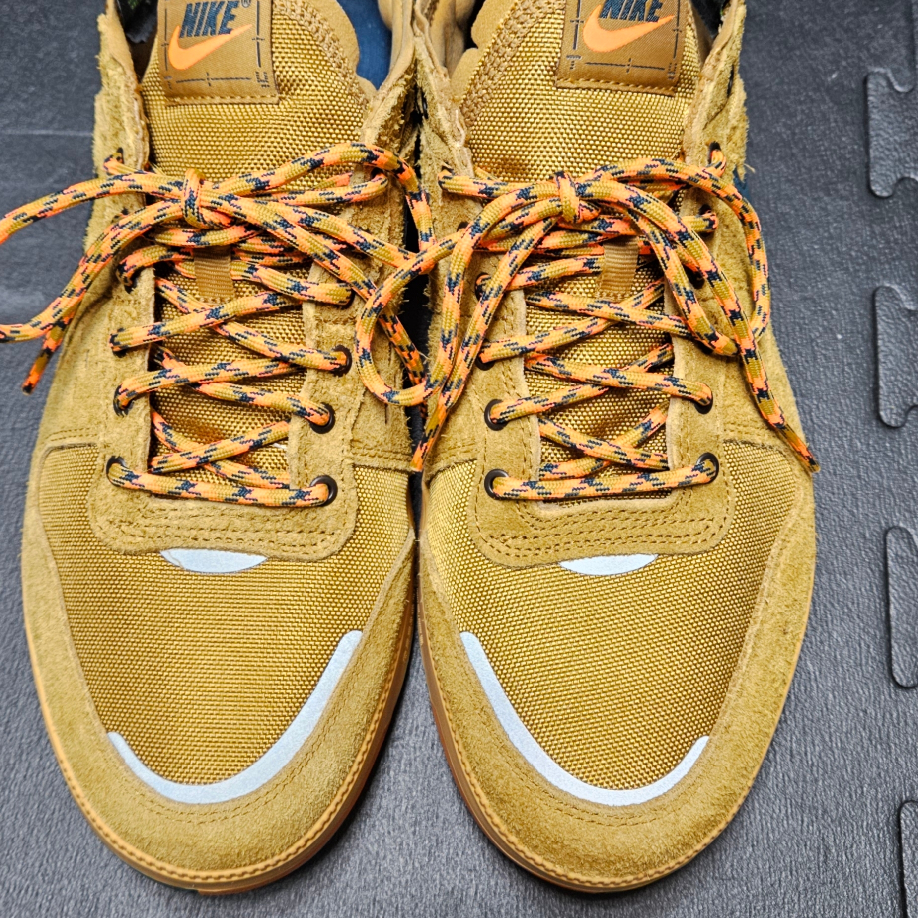 Nike C1TY Premium Wheat Golden Autumn 착용 스타일 - 2