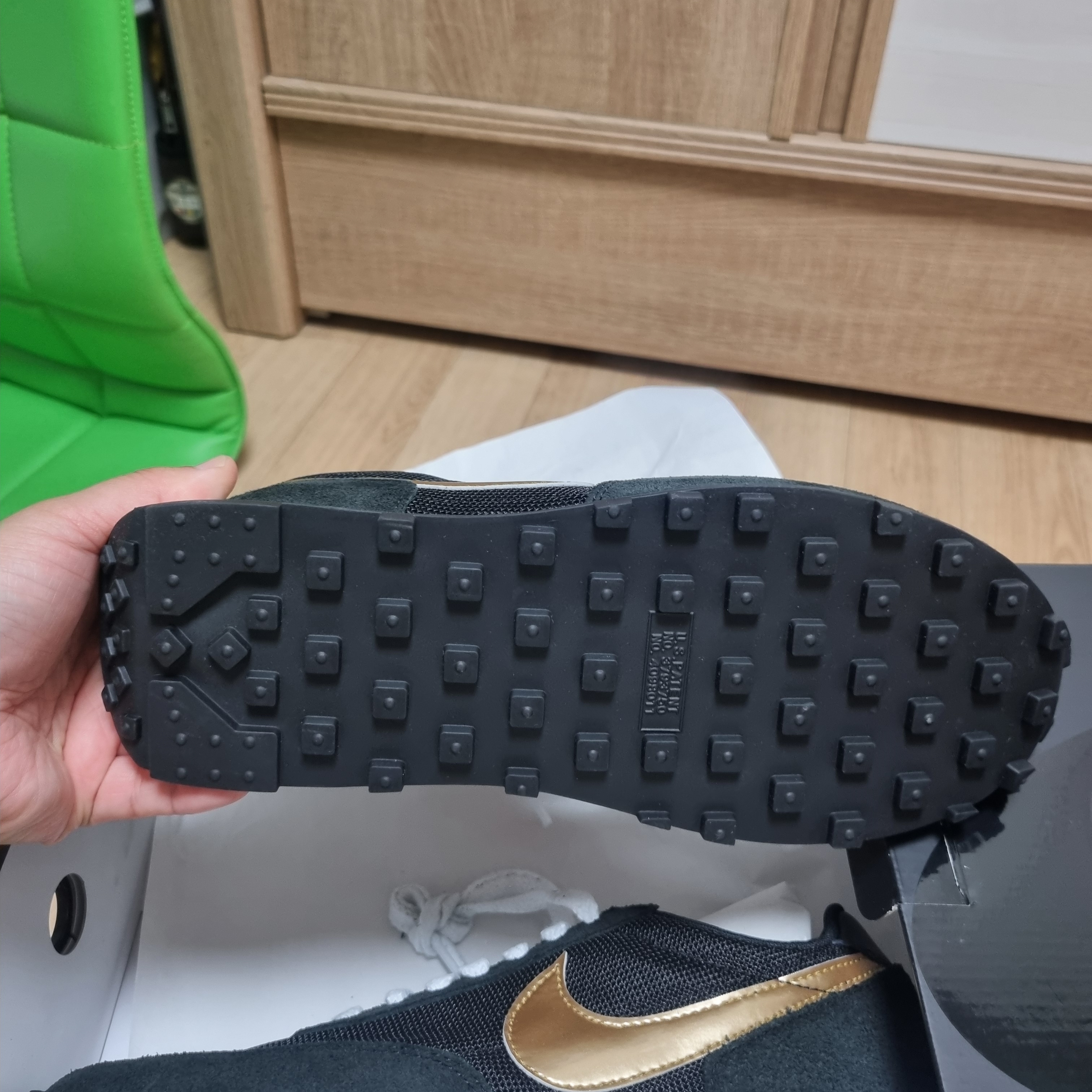 Nike Daybreak SP Black Metallic Gold 착용 스타일 - 4