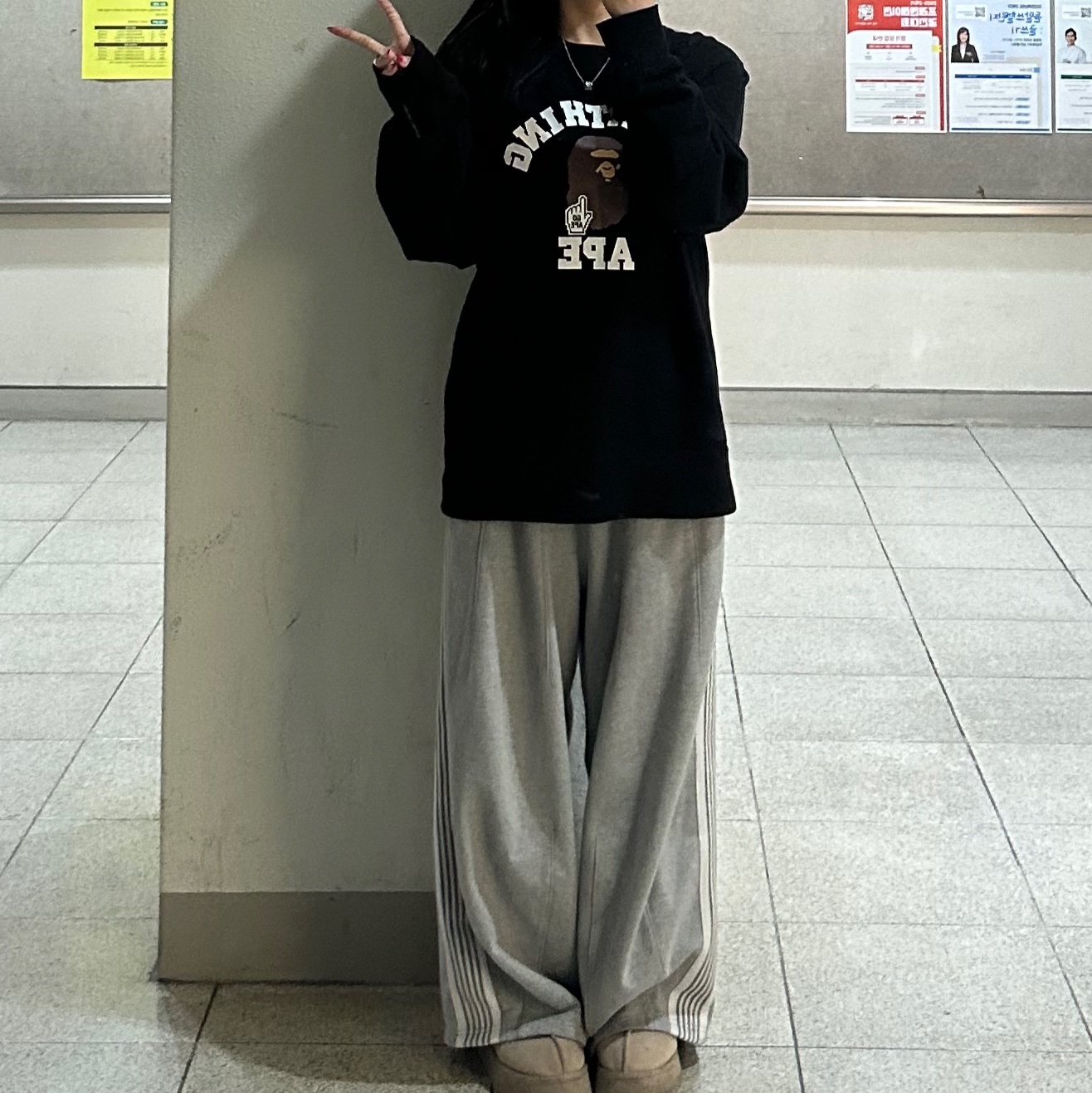 (W) UGG Tazz Slipper Sand, Needles x LHP H.D. Track Pants Cotton Jersey Grey 착용 스타일