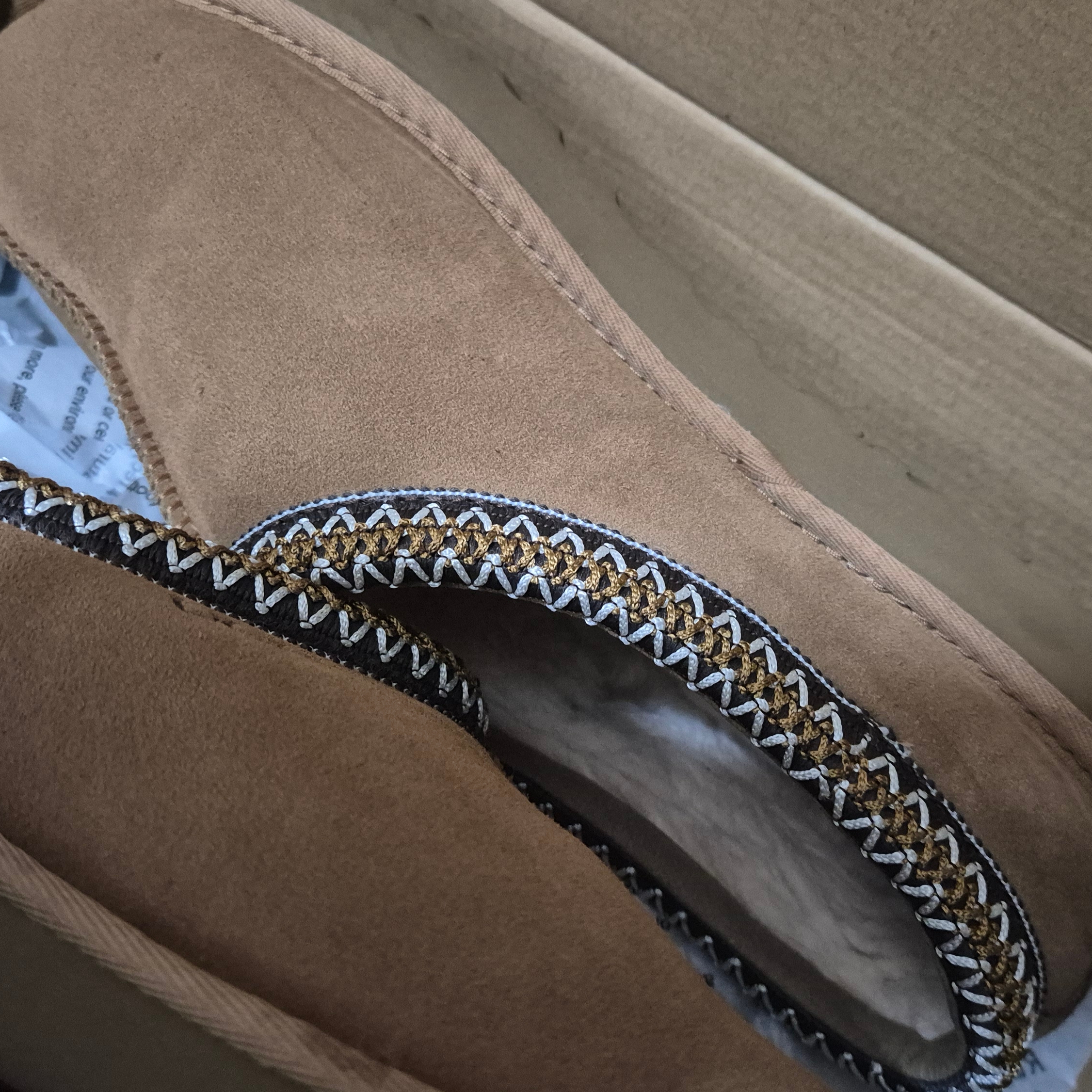 UGG Tasman Slipper Chestnut 착용 스타일