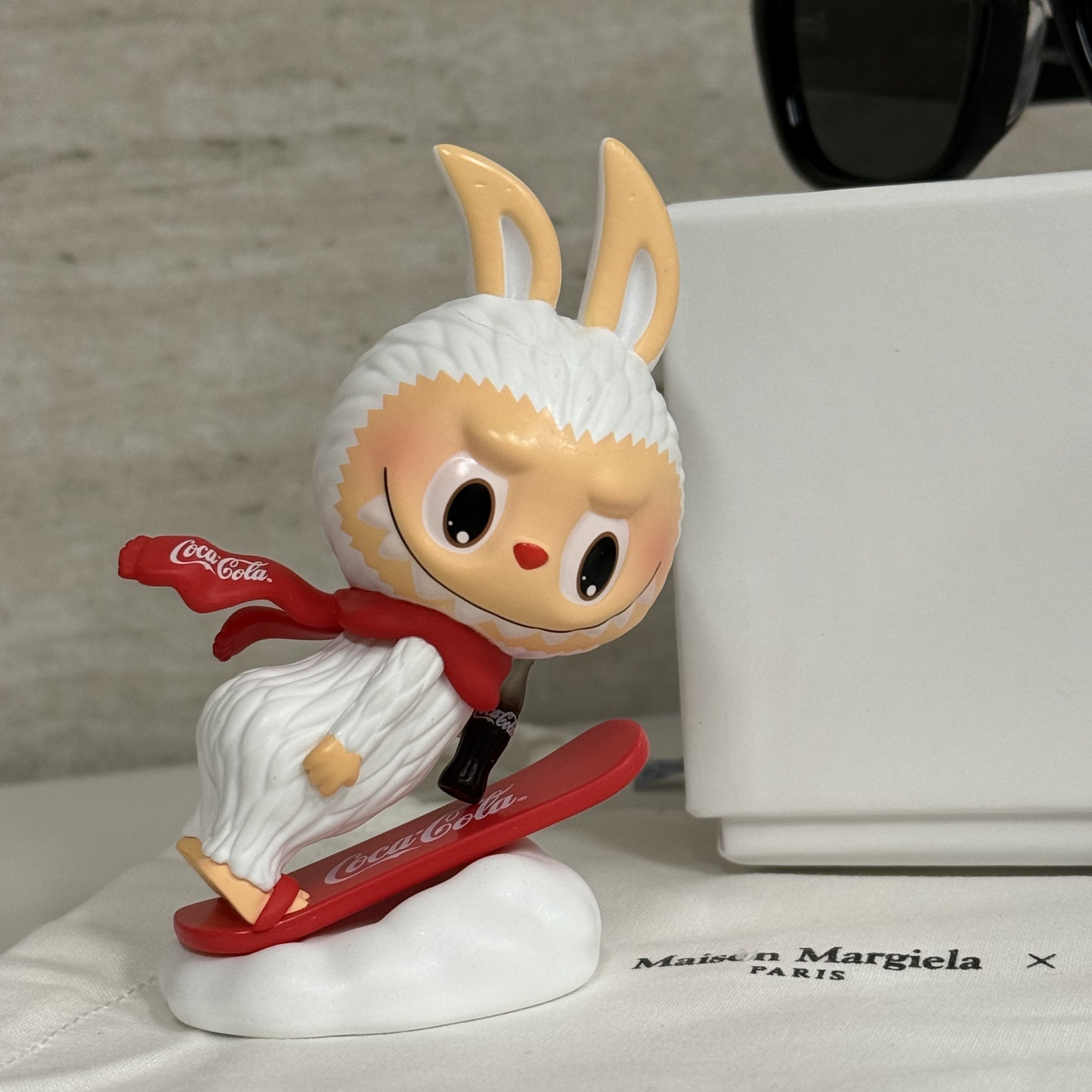 Pop Mart Labubu Coca Cola Series Figures Snowy Mountain (Opened Case) 착용 스타일