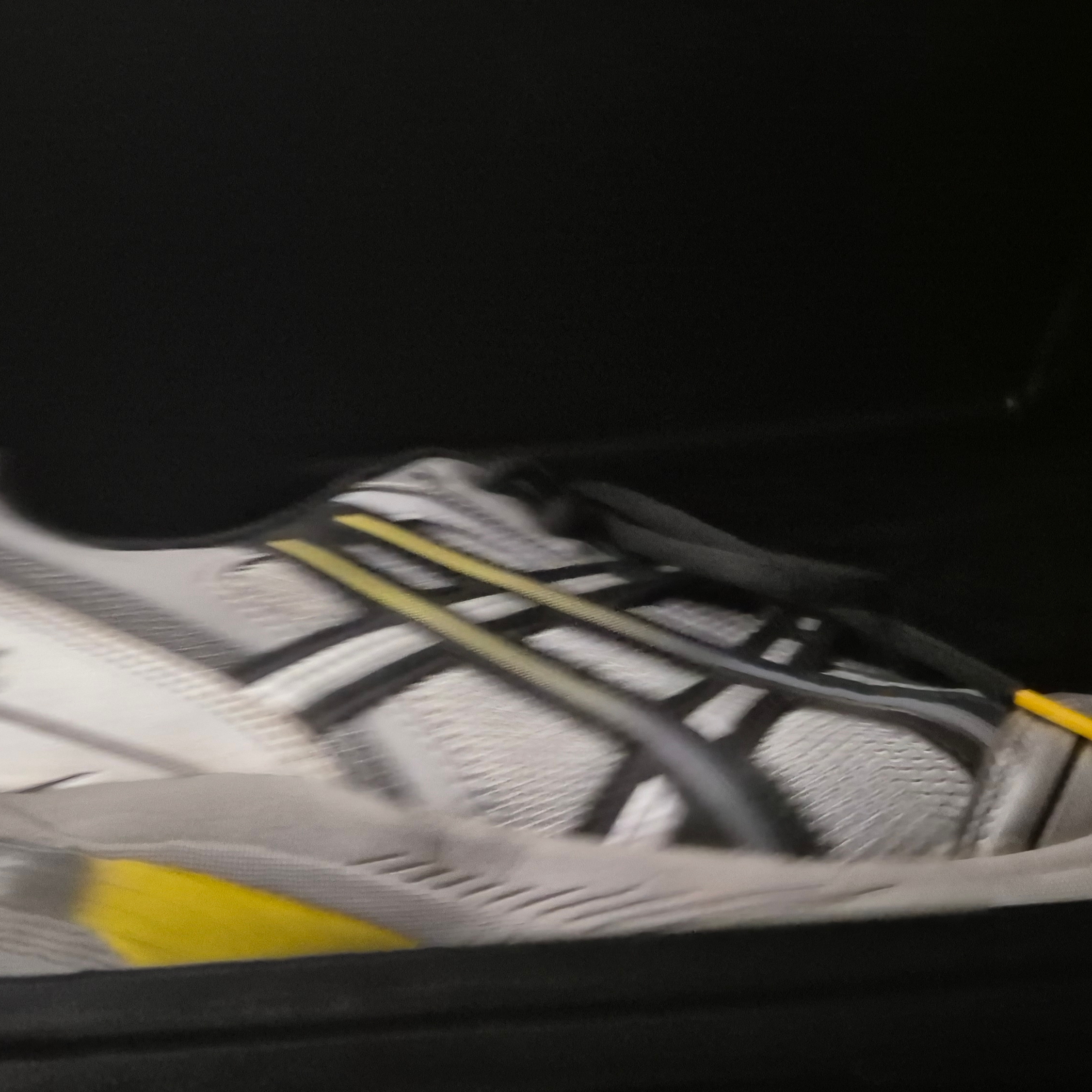 Asics Gel-1090 Mid Grey Black 착용 스타일