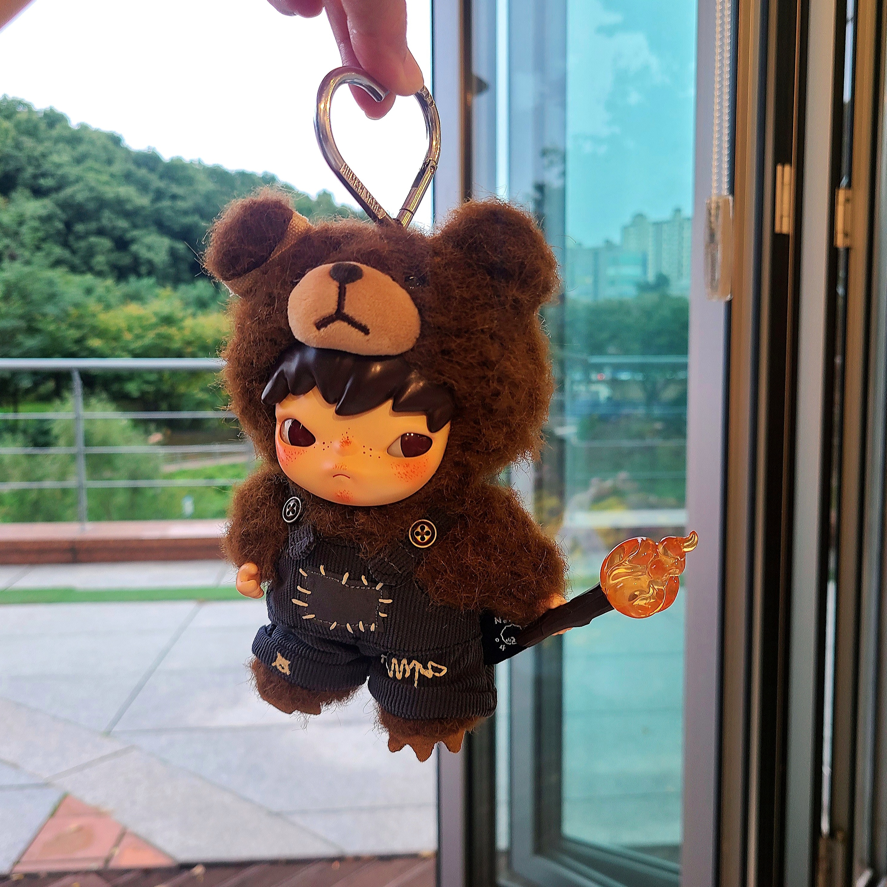 Human Made Heart Carabiner Silver, Pop Mart Hirono Living Wild-Fight For Joy Plush Doll 착용 스타일 - 1