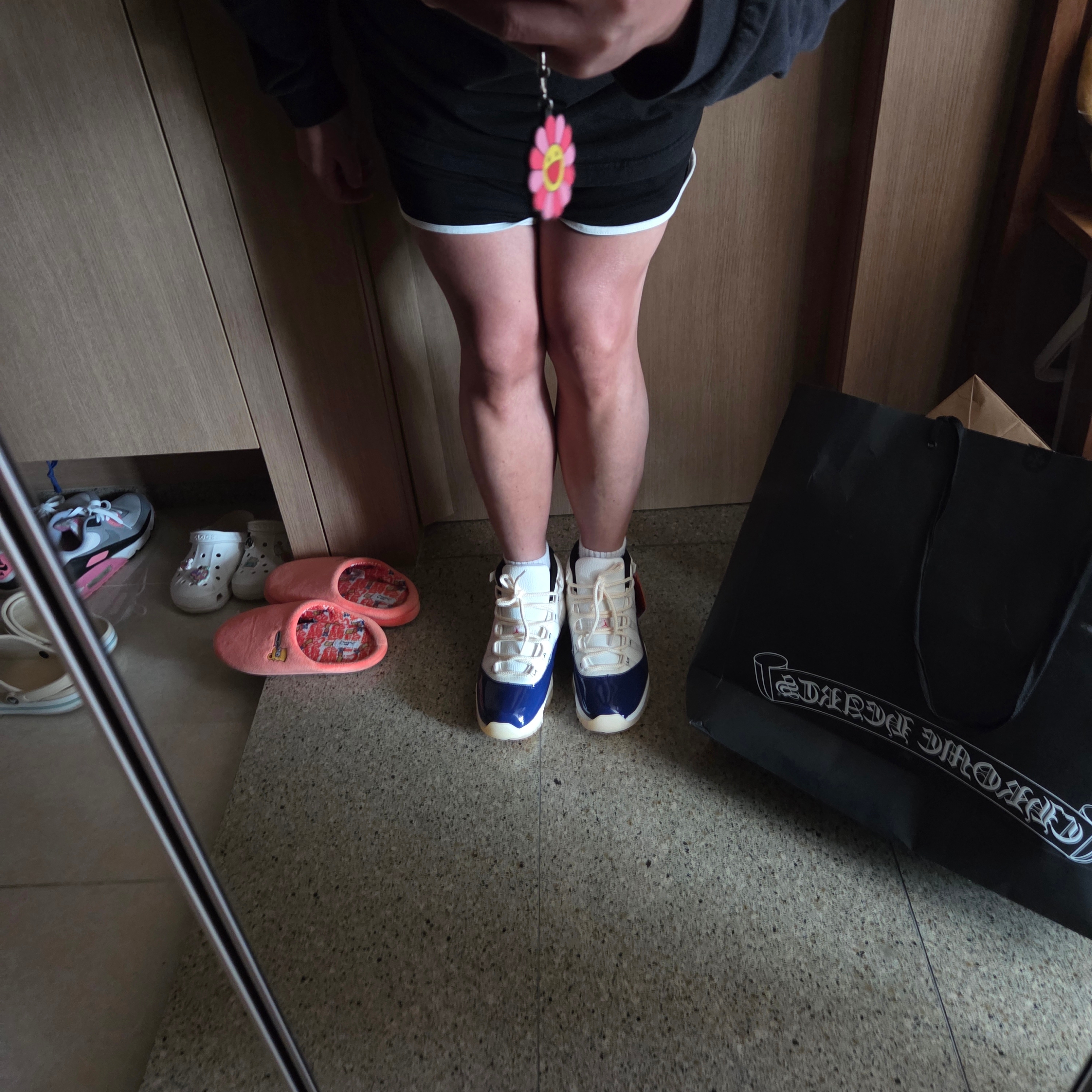 Jordan 11 Retro Rare Air Deep Royal Blue Fire Red 착용 스타일 - 1