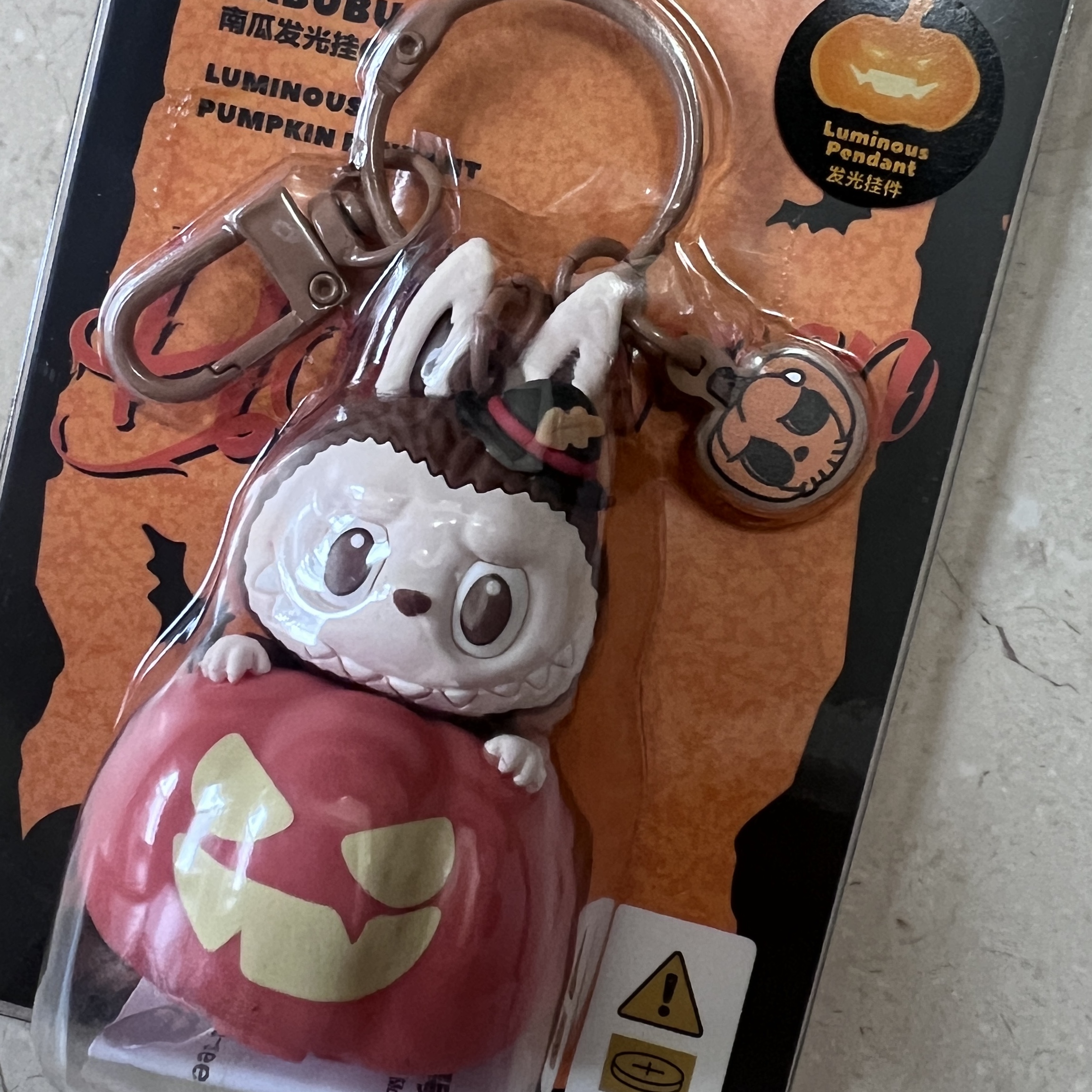 Pop Mart Halloween Party Series Luminous Pumpkin Keyring Labubu 착용 스타일