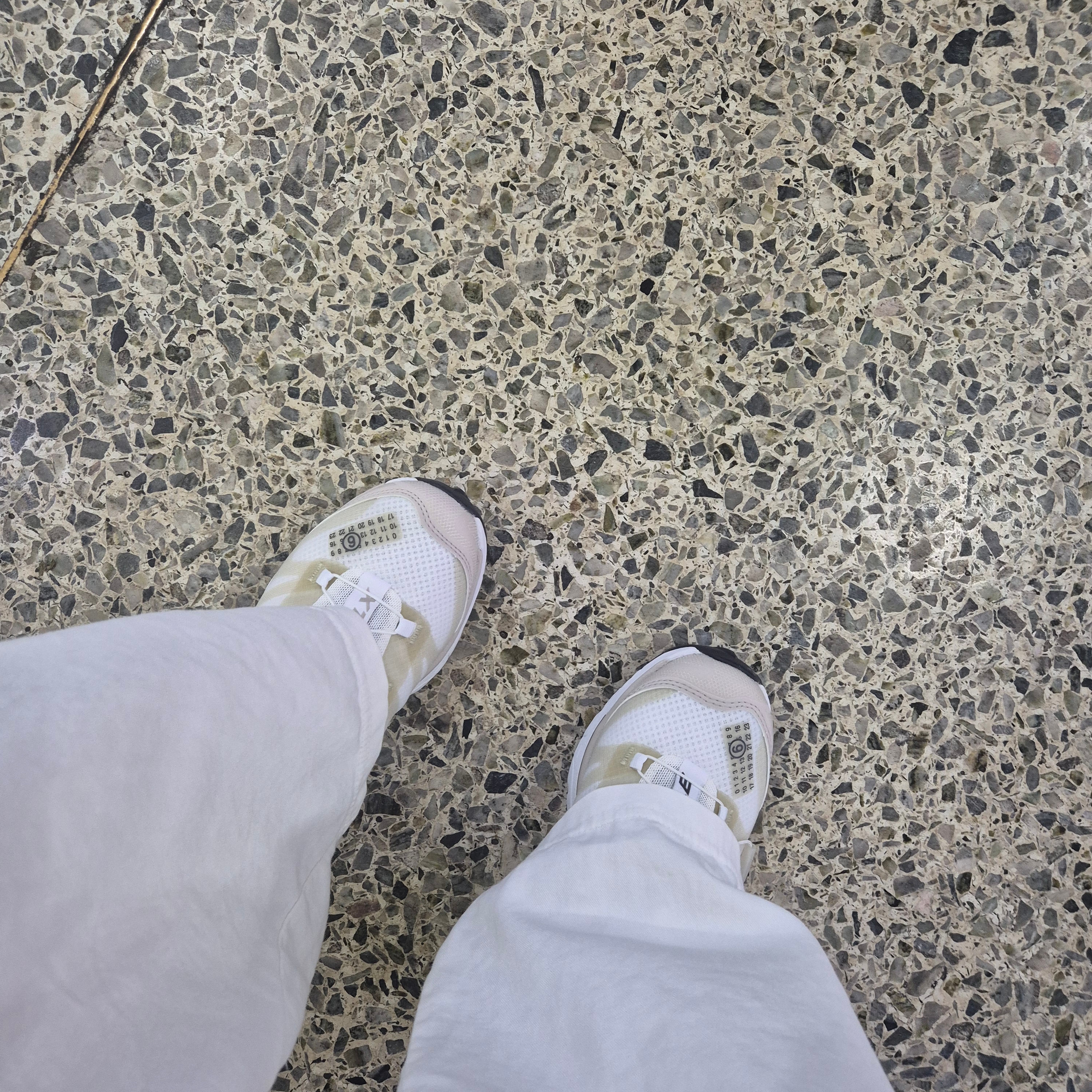 Salomon x MM6 Maison Margiela XT-4 Mule 2 White Green Haze 착용 스타일