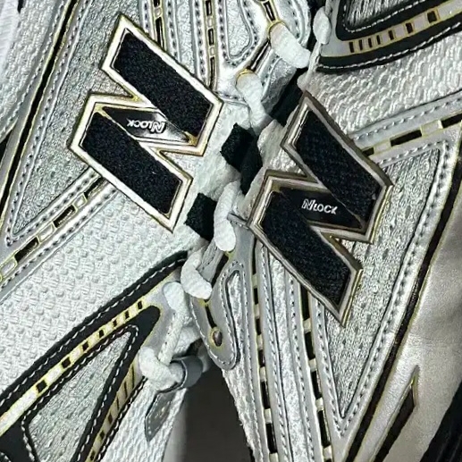 (GS) New Balance 1906R White Metallic Gold - M Medium 착용 스타일