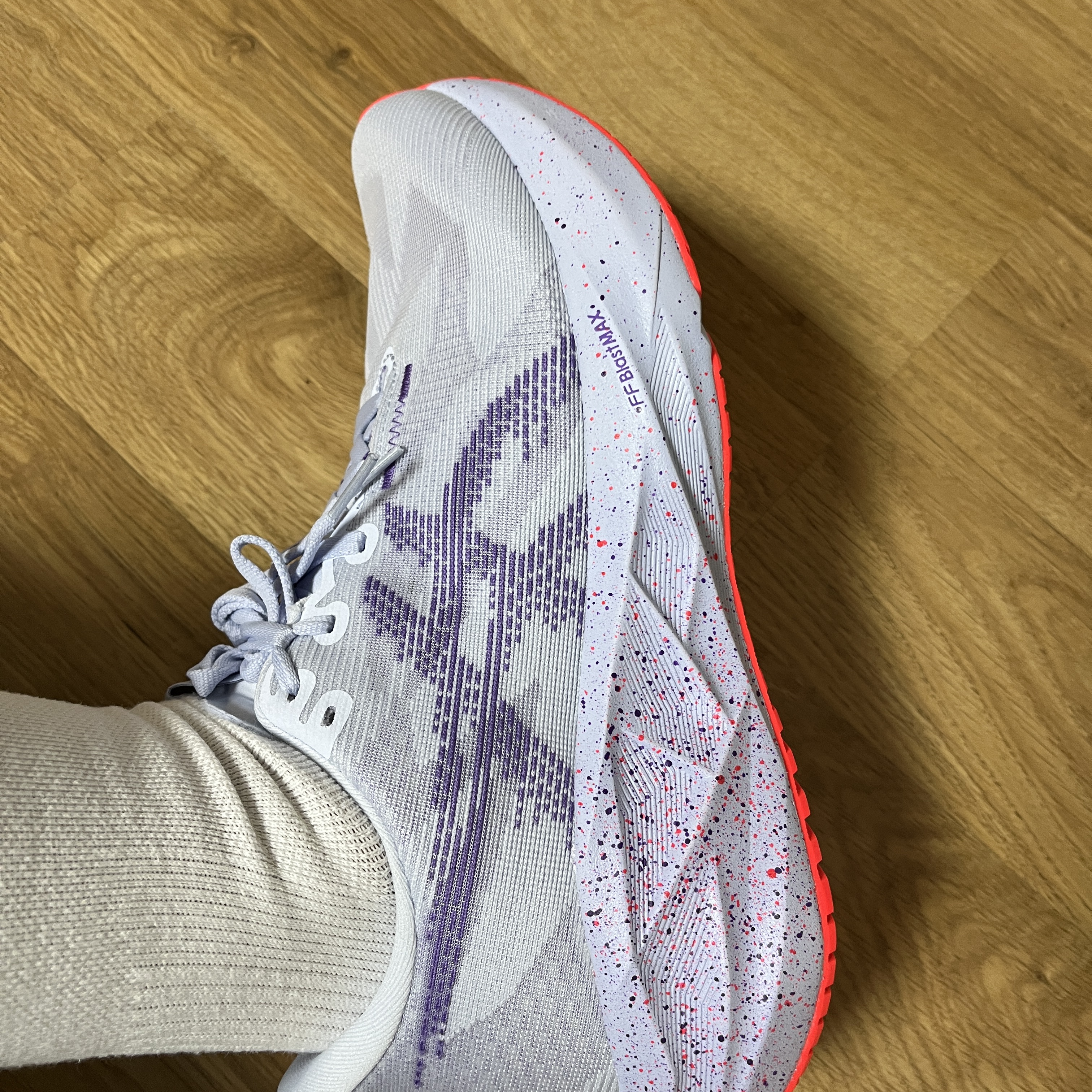 Asics Novablast 5 Tokyo Blue Fade Edo Purple 착용 스타일 - 2