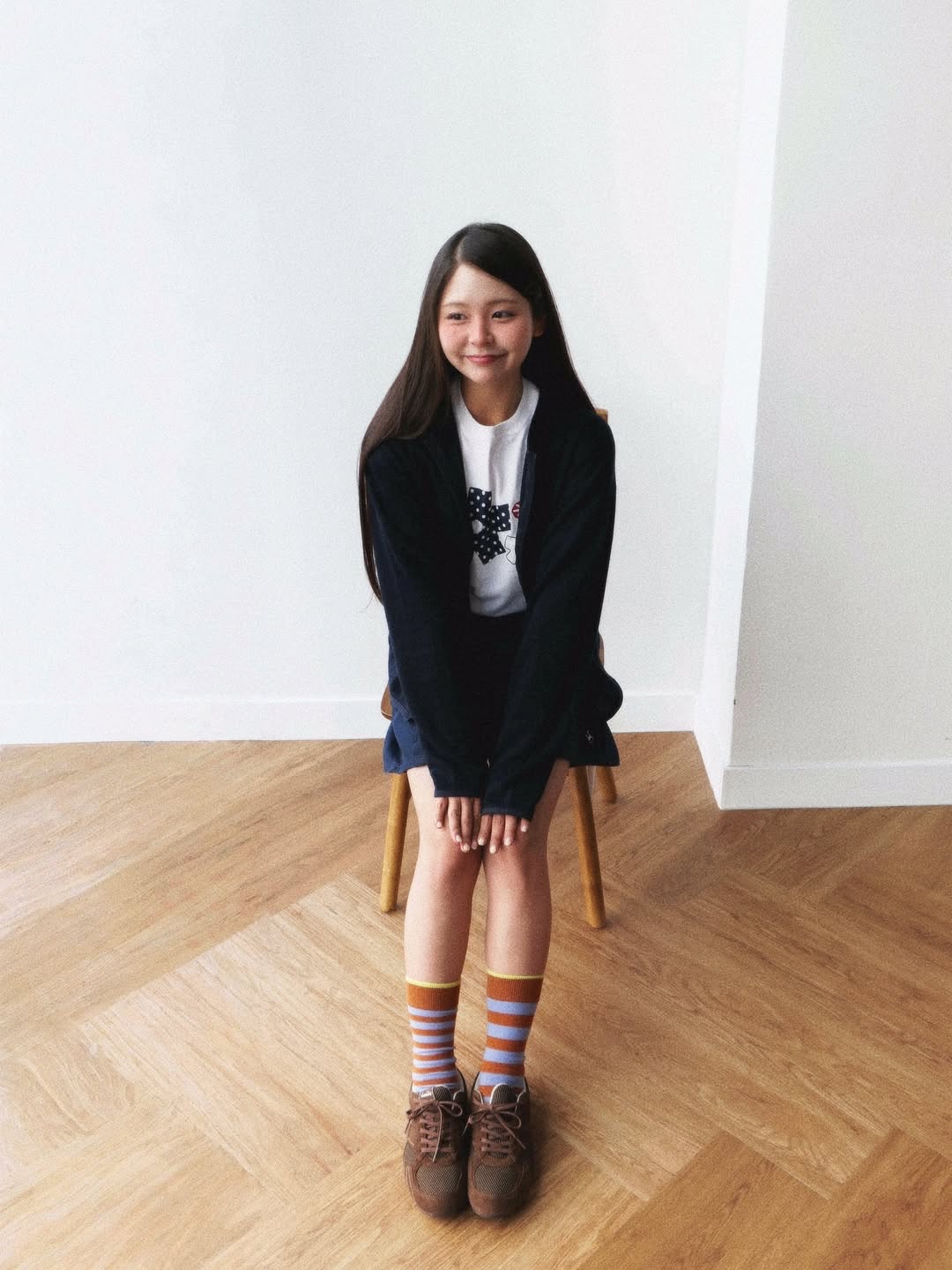 SLOW RECORD HOUSE Round Zip-Up Cardigan Navy 착용 스타일 - 3