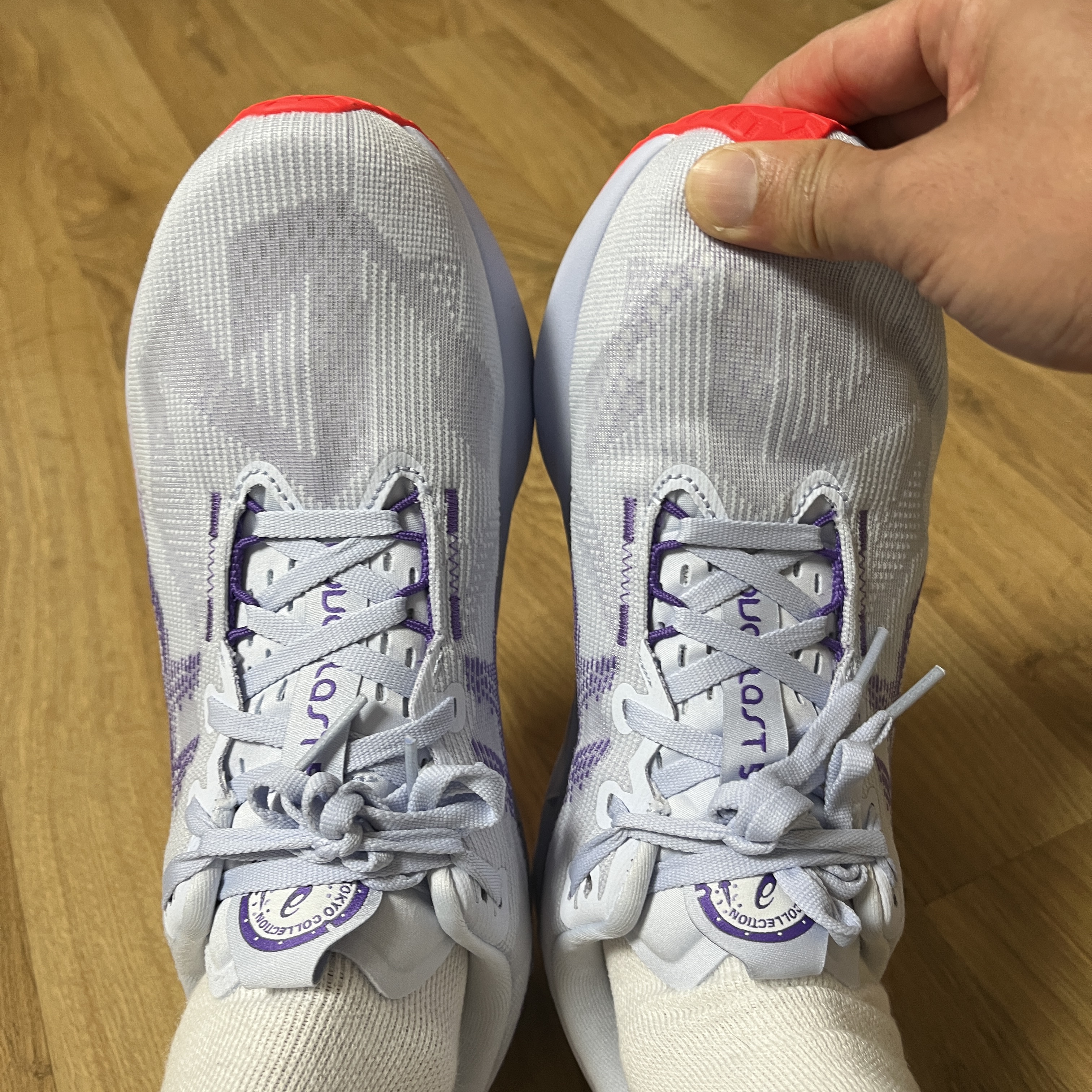 Asics Novablast 5 Tokyo Blue Fade Edo Purple 착용 스타일 - 1