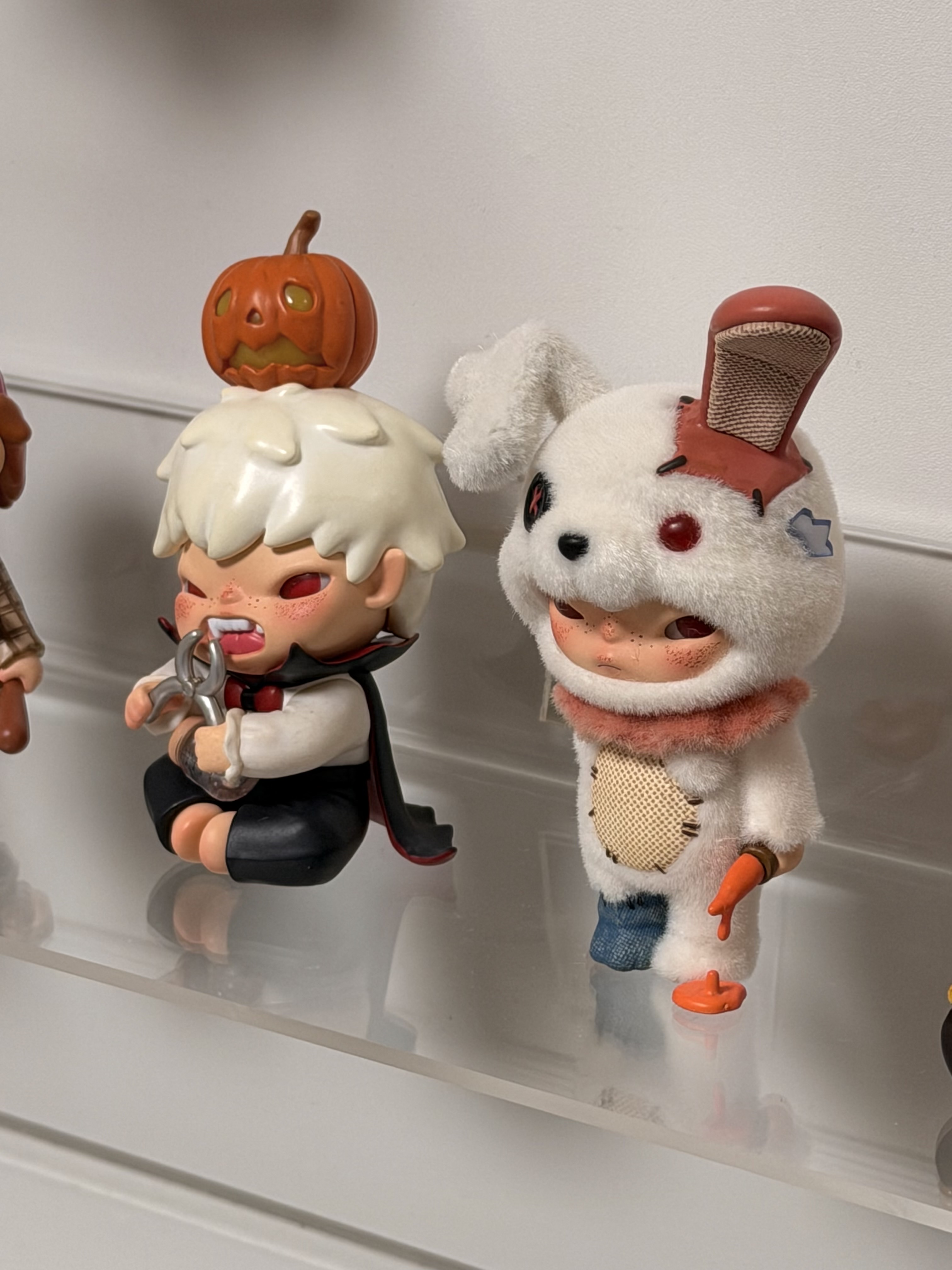 Pop Mart Hirono Monsters' Carnival Series Figures Sealed Case (6 Blind Boxes), Pop Mart Hirono Echo Series Figures Sealed Case (12 Blind Boxes) 착용 스타일 - 2